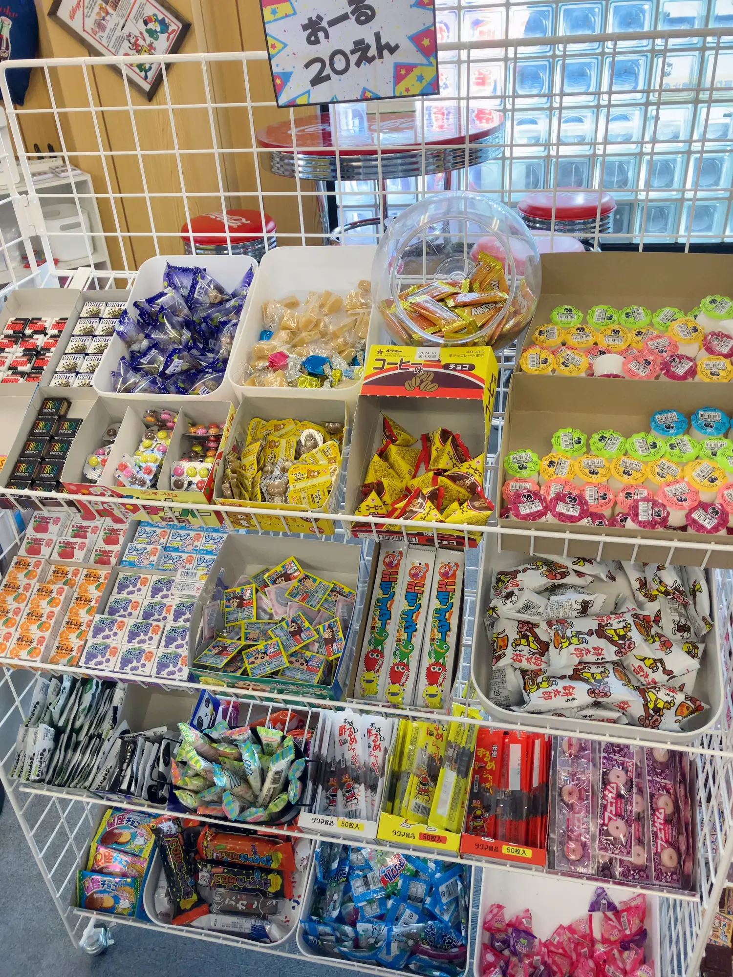 125 どれにしよー昔懐かしの駄菓子屋さんでテンション上がる 200円で大満足 5YuuuK5が投稿したフォトブック Lemon8