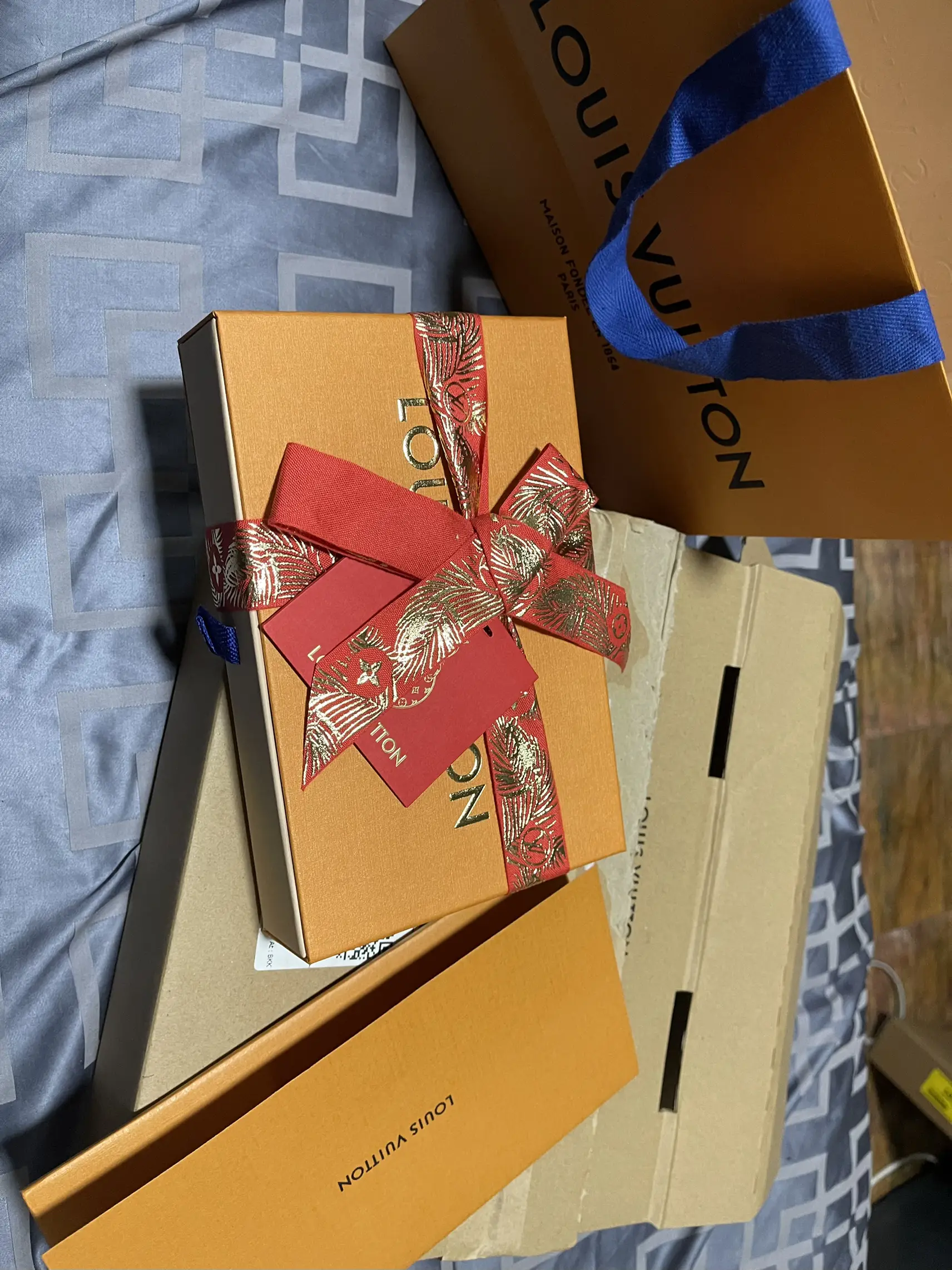 Louis Vuitton Gift Box and LV Ribbon  Louis vuitton gifts, Louis vuitton,  Gift box