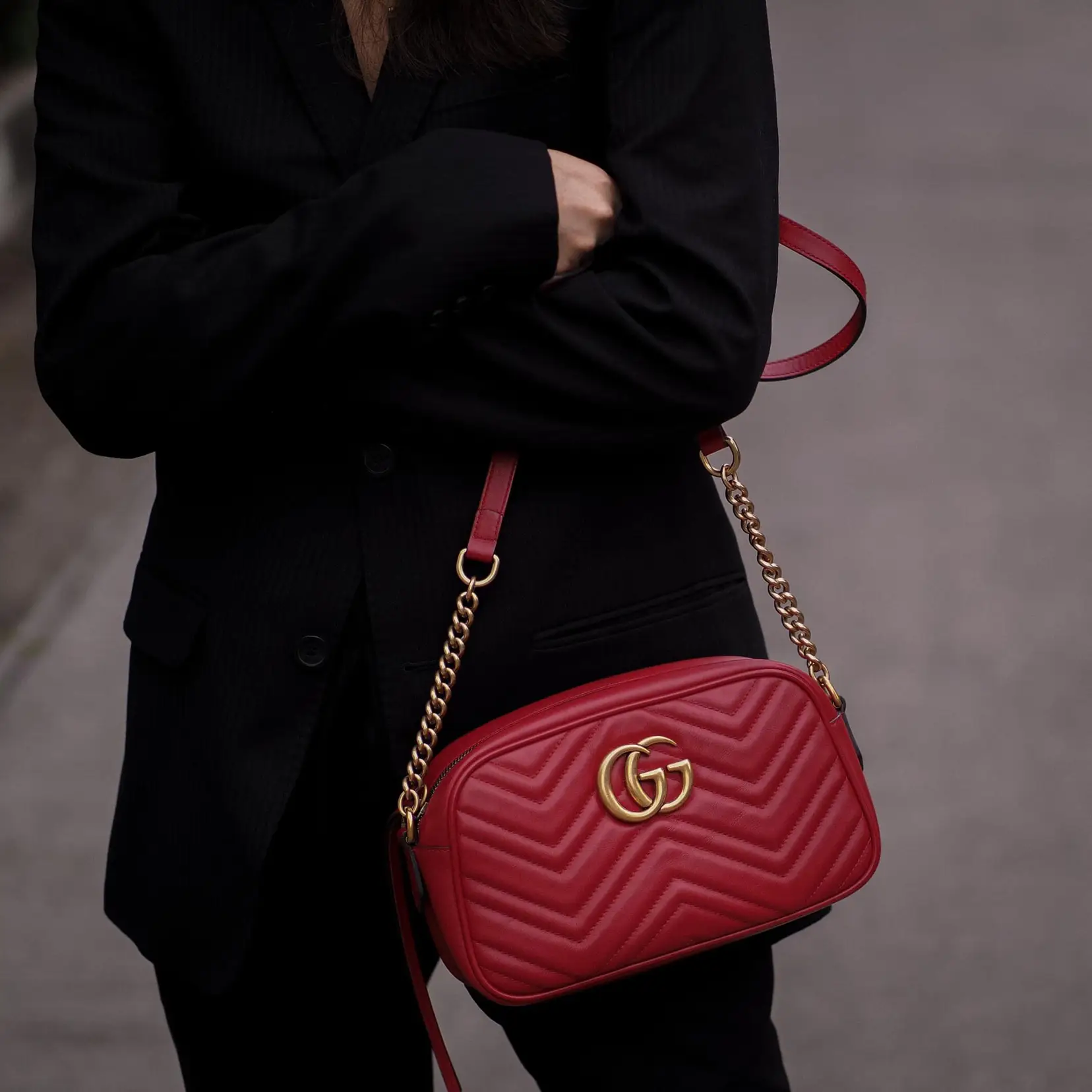 Gucci marmont mini discount camera bag red