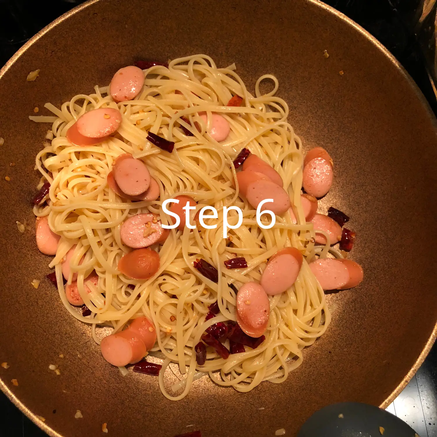 Spaghetti Aglio Olio With Bacon and Sausage 🍝 แกลเลอรีที่โพสต์โดย