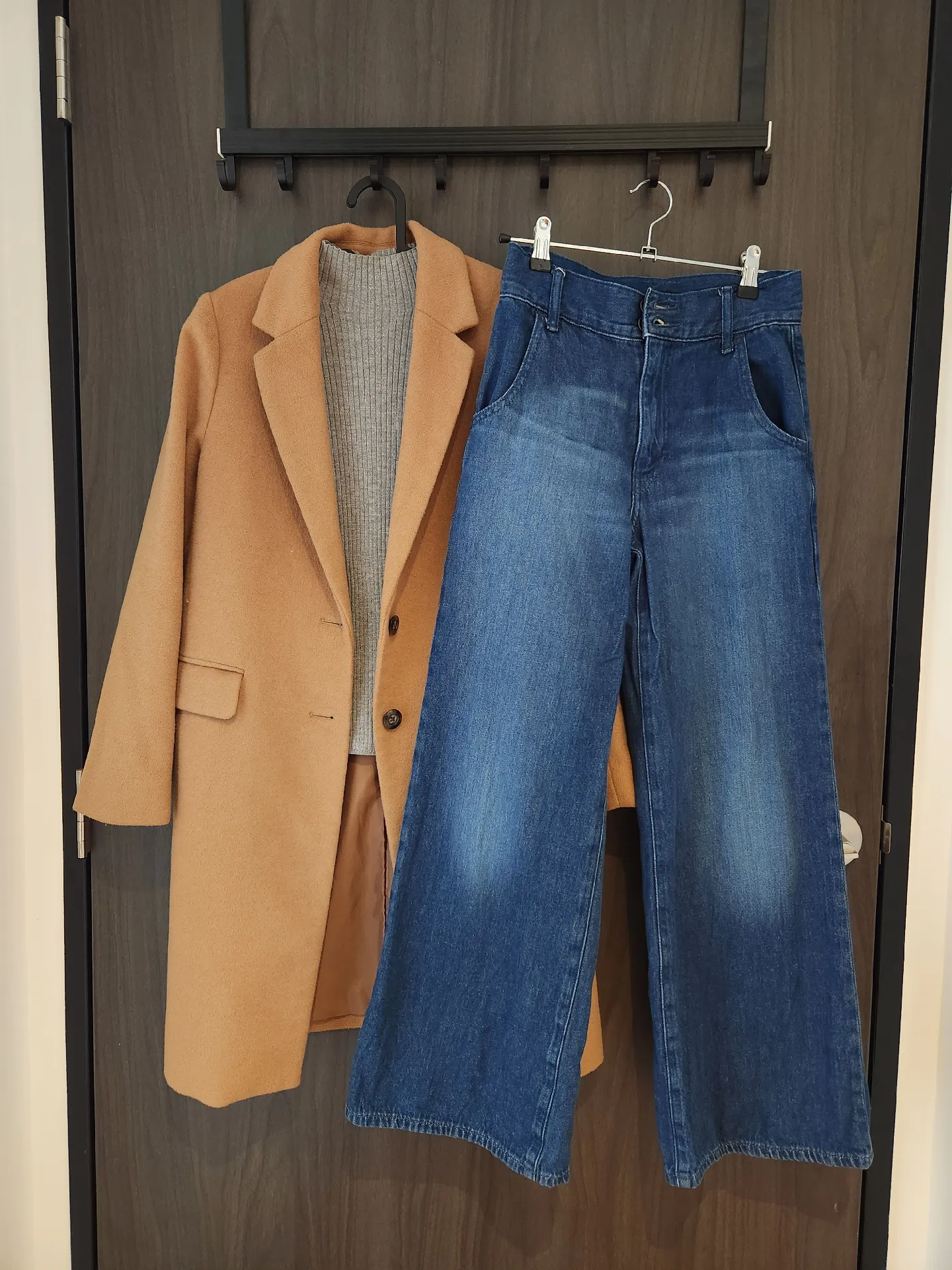 A 30s travel capsule wardrobe, Gallery posted by Vivian