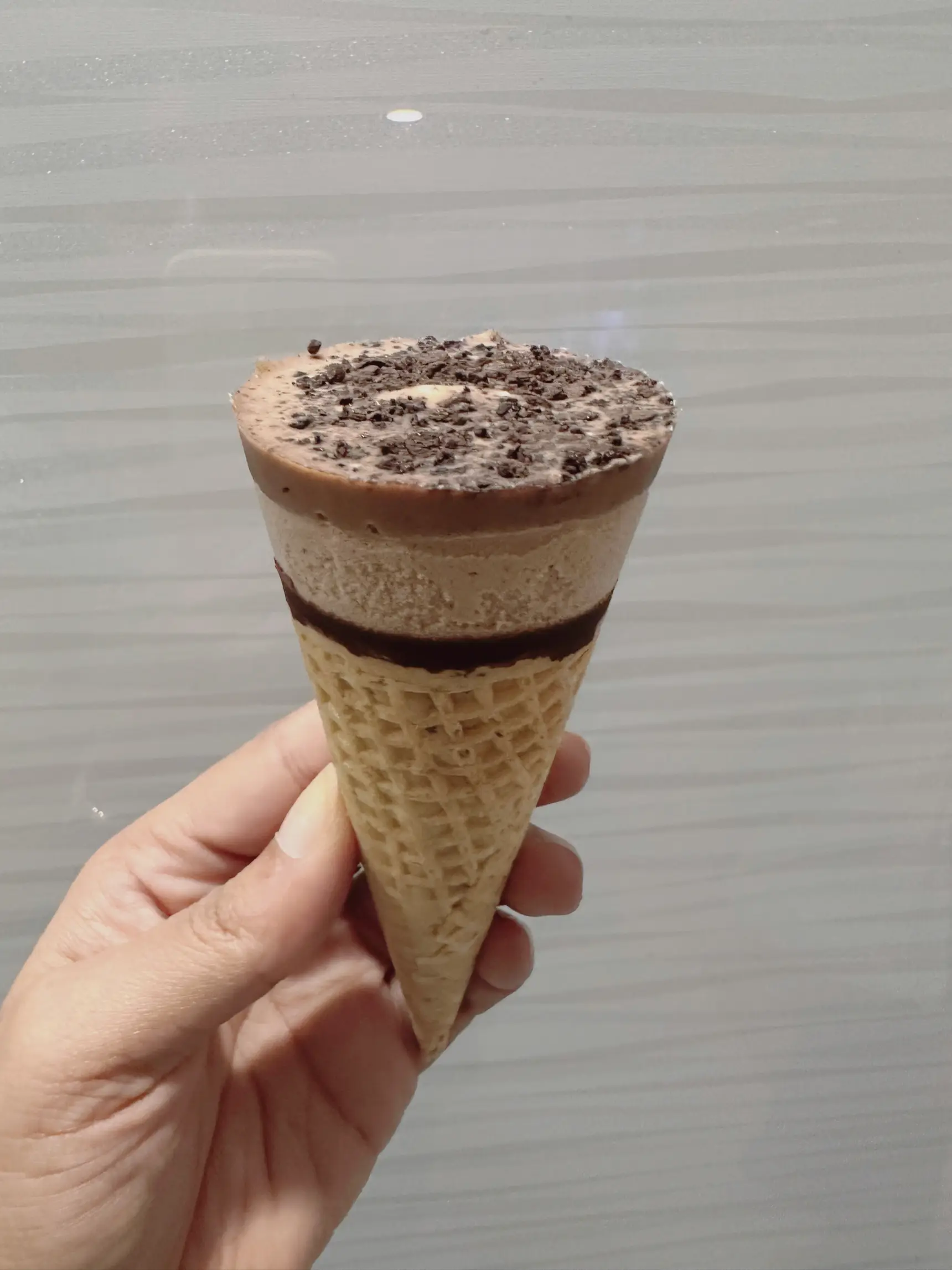 Kinder Bueno White Ice Cream Cone Review 