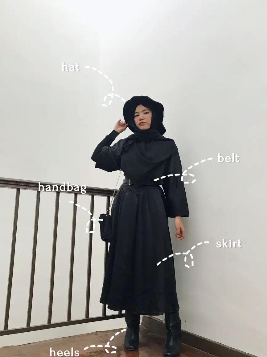 Black Silk Cropped Top  Jisoo -BlackPink - Fashion Chingu