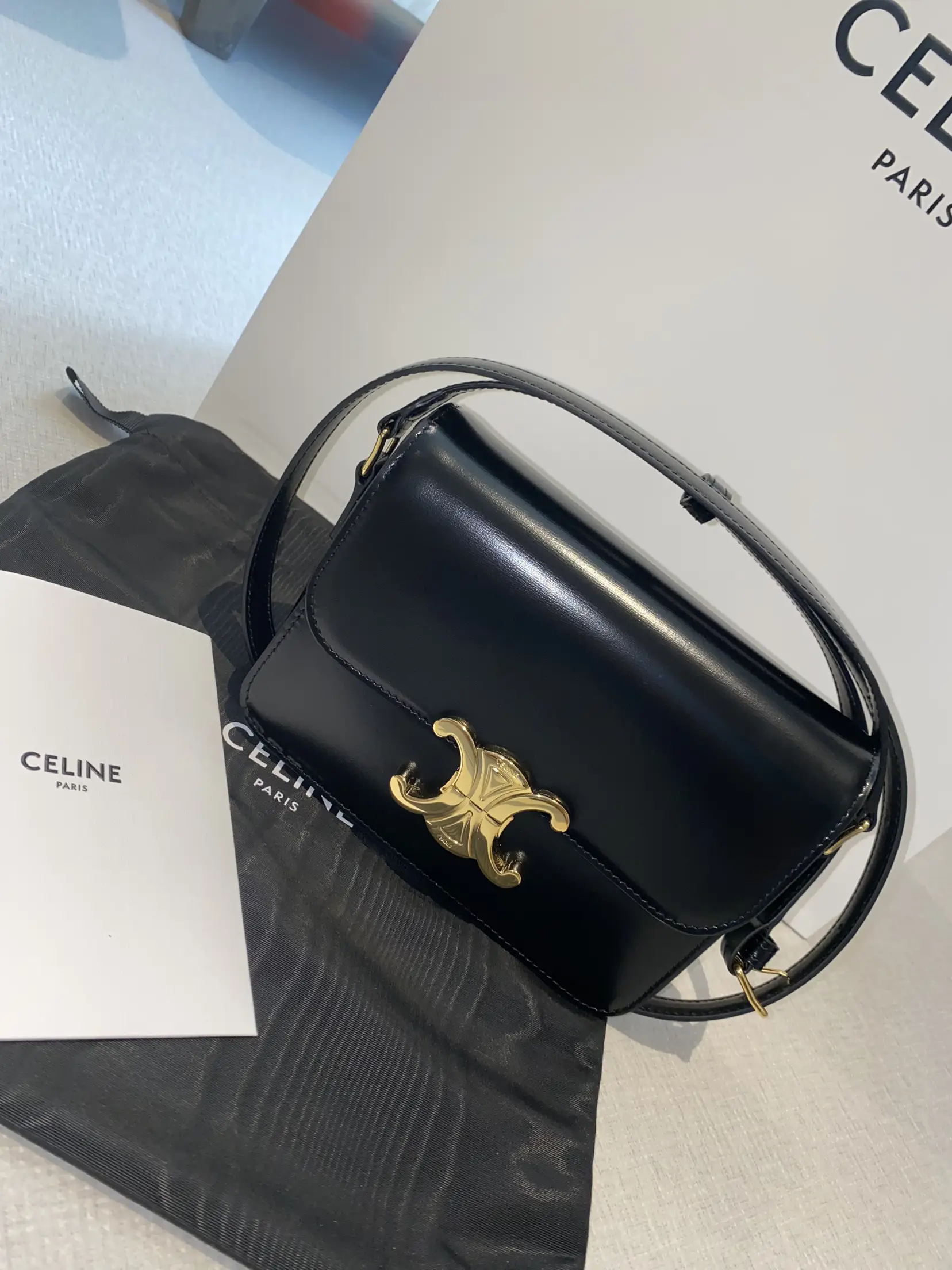 Celine discount triomphe logo