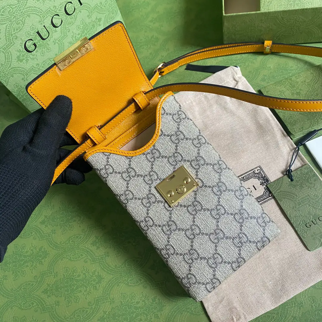Love a Gucci . Cutest little shoulder bag here. #guccibag #guccilover