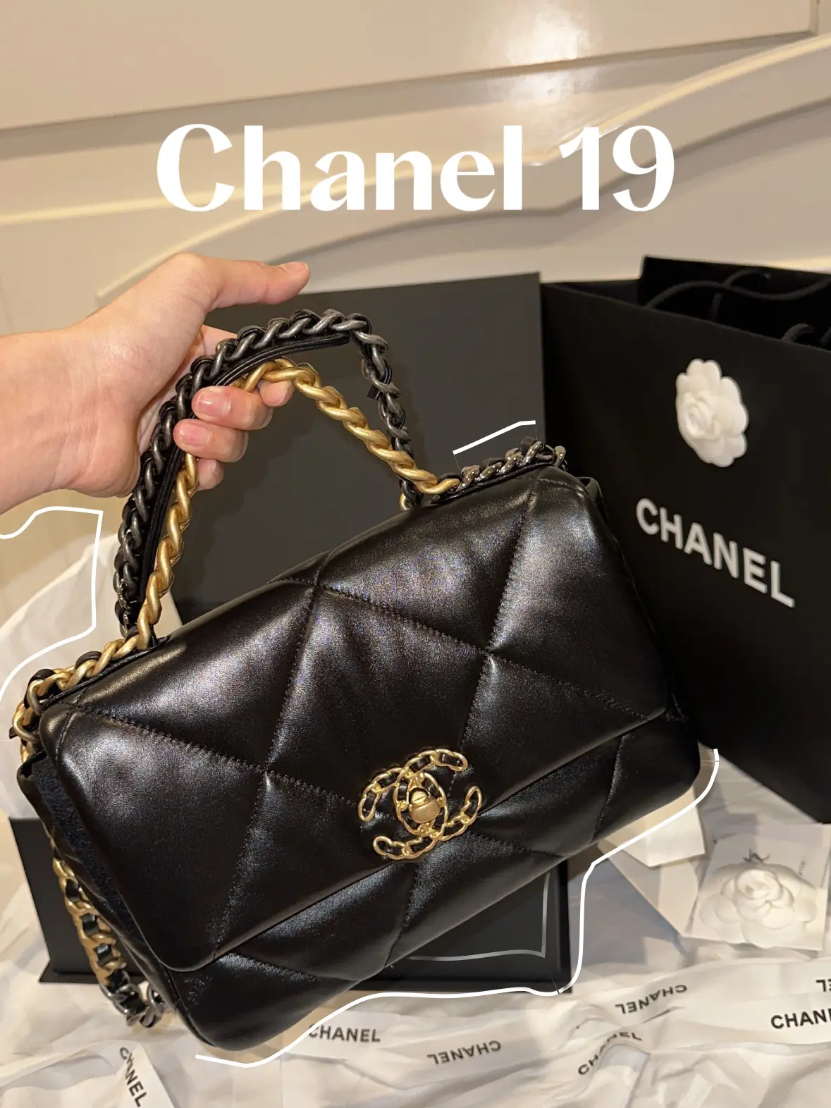 Compare Chanel Classic -VS- Chanel 19 💁🏻‍♀️🖤, Gallery posted by  JUTHANARIN
