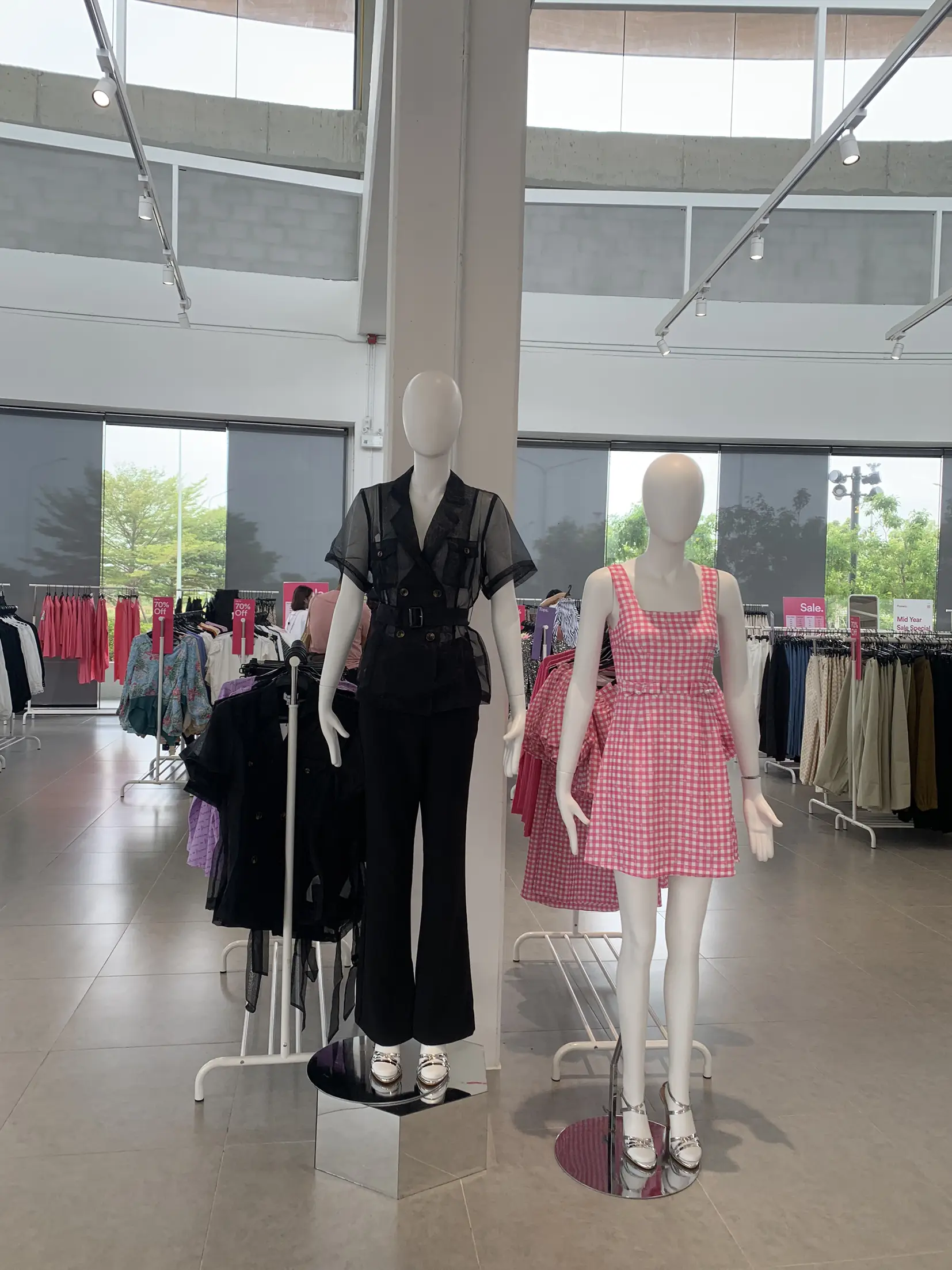 Shopping Time at Pomelo outlet งานนี้มีล้มละลาย 💸💸 แกลเลอรีที่โพสต์