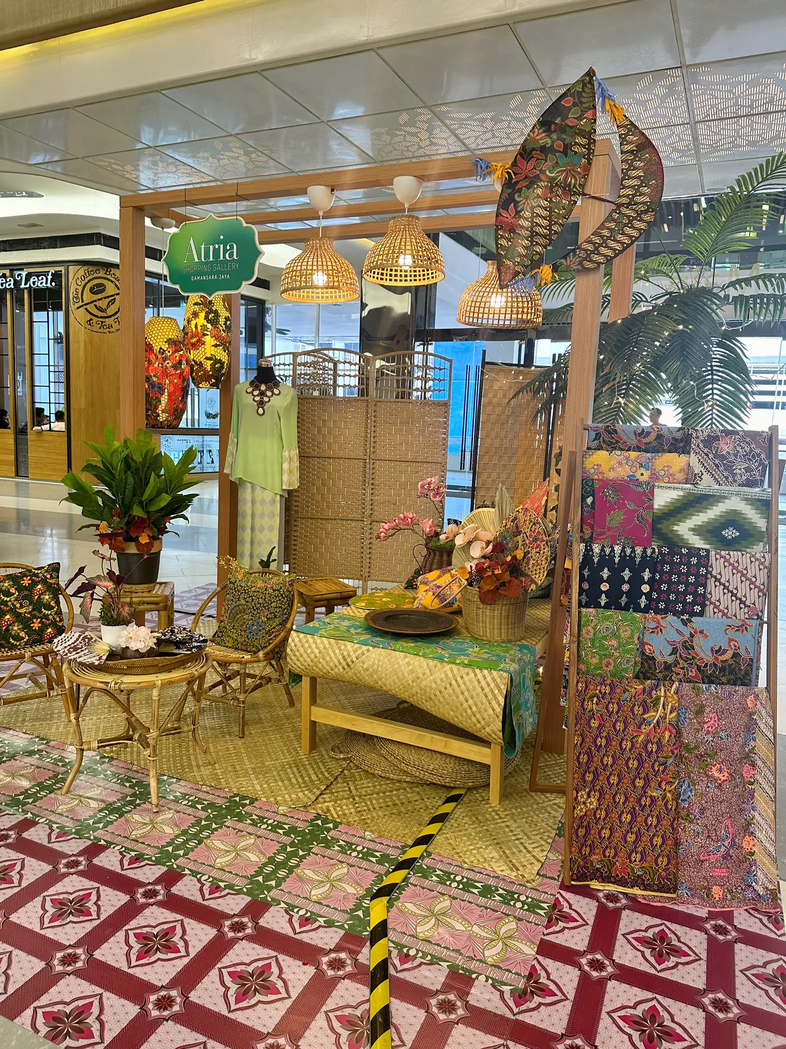 Raya decoration at Atria Mall! | Galeri disiarkan oleh Aliah Khan | Lemon8