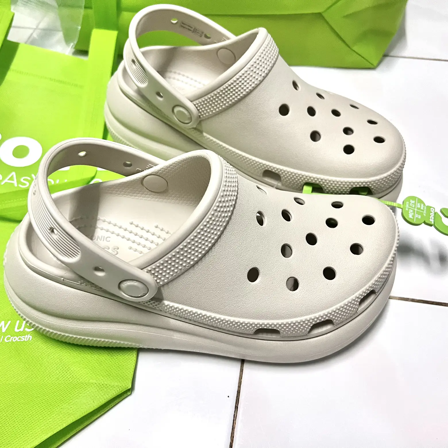 Crocs 2484 deals