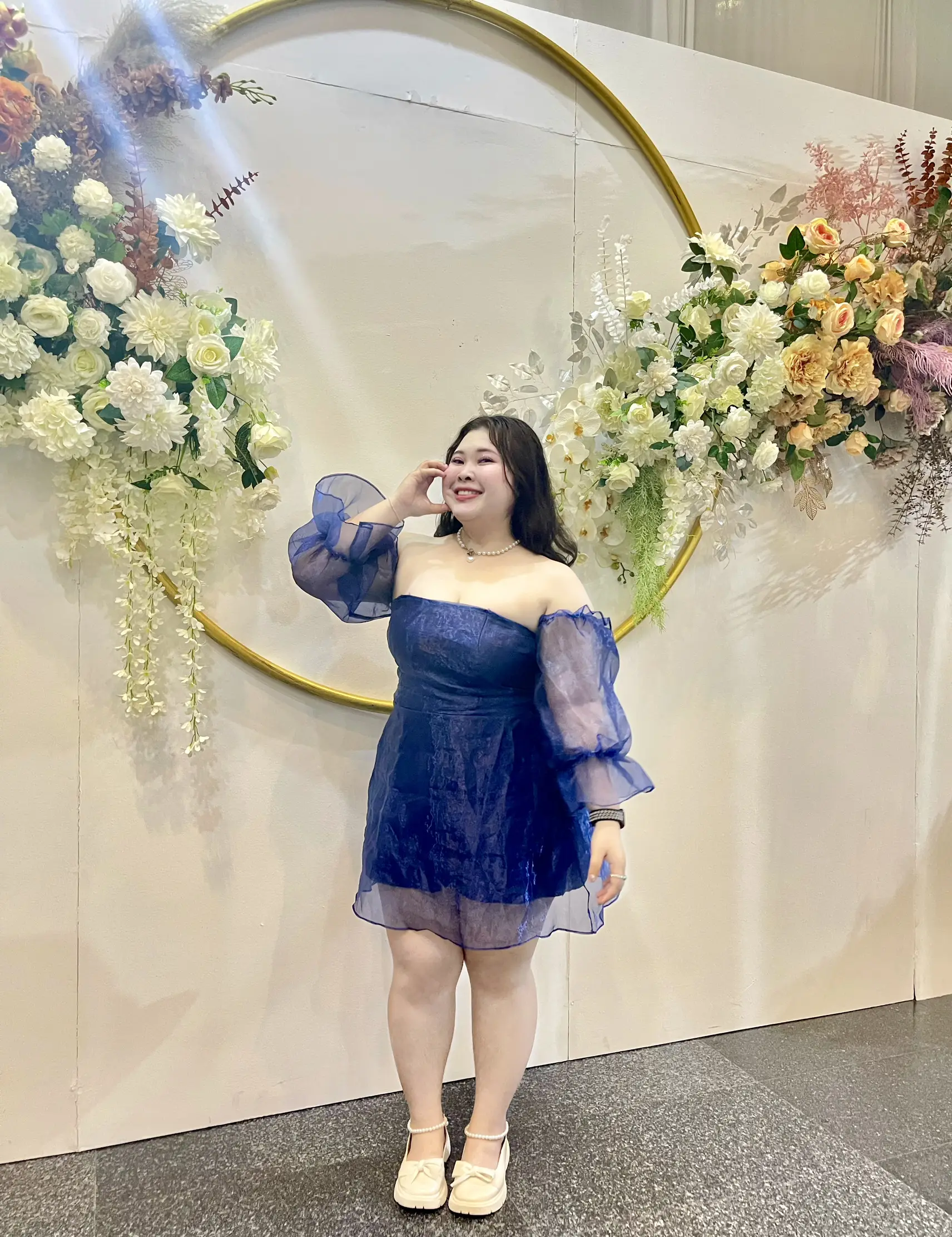 夕方、結婚式、太った男のドレス、だらしない肩。👰🏻‍♀️ | Pkn_cpが  