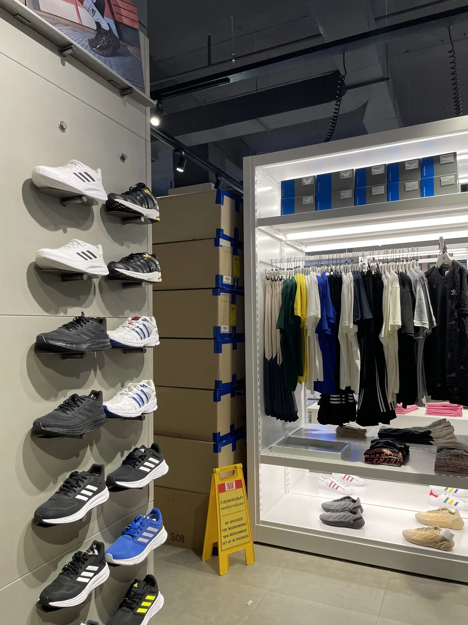 Adidas store outlet discount