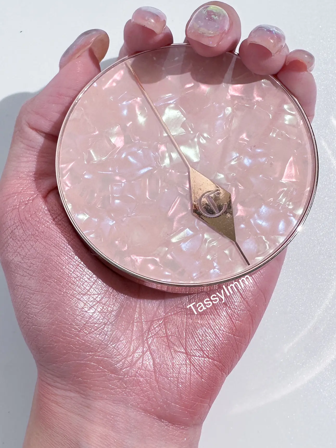 Total blush, beautiful pink, very broken eyes Gallery posted by