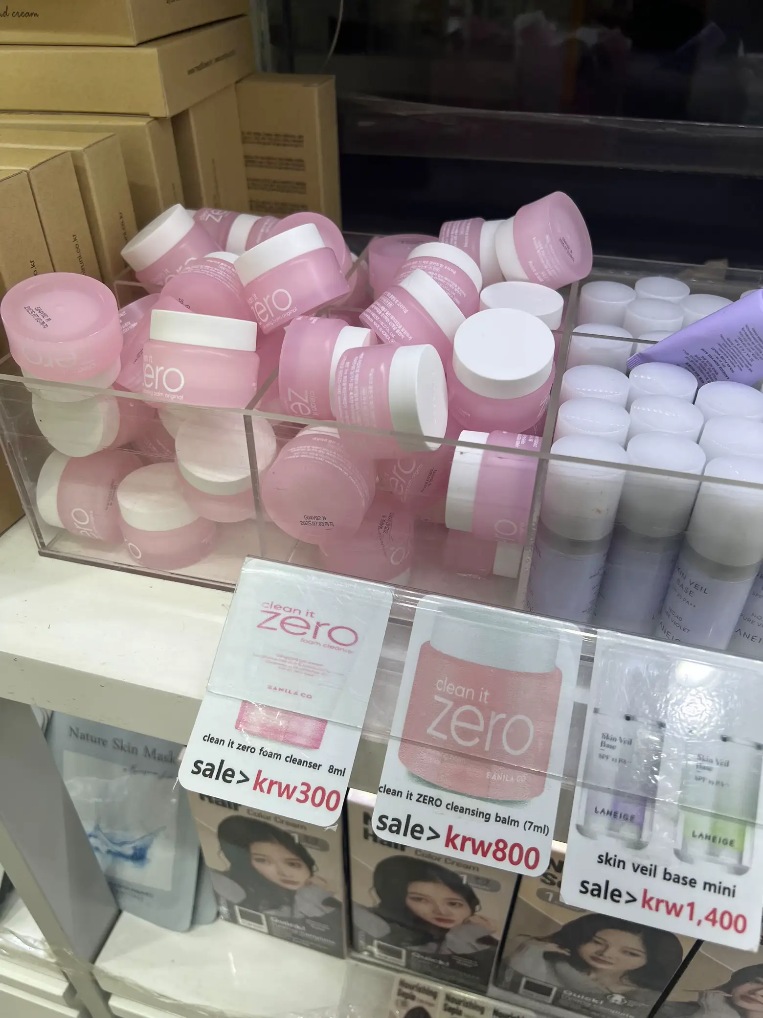 Daiso S'pore Sells 30 Face Masks For $2, Customers Can Only Buy 1