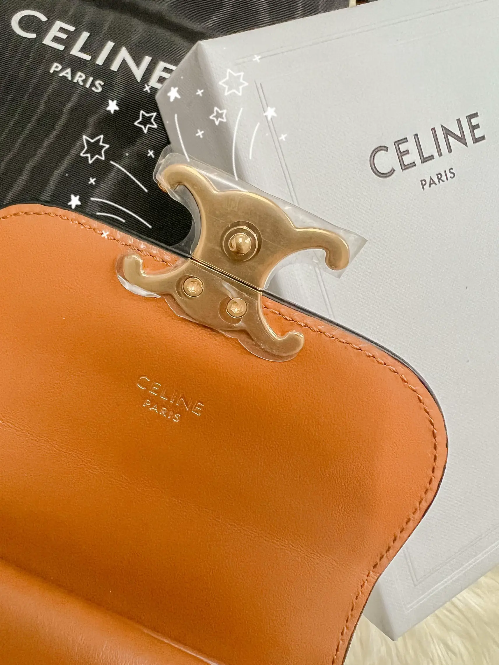 Review Celine, its wallet must have💗👜 | Gallery posted by Donut