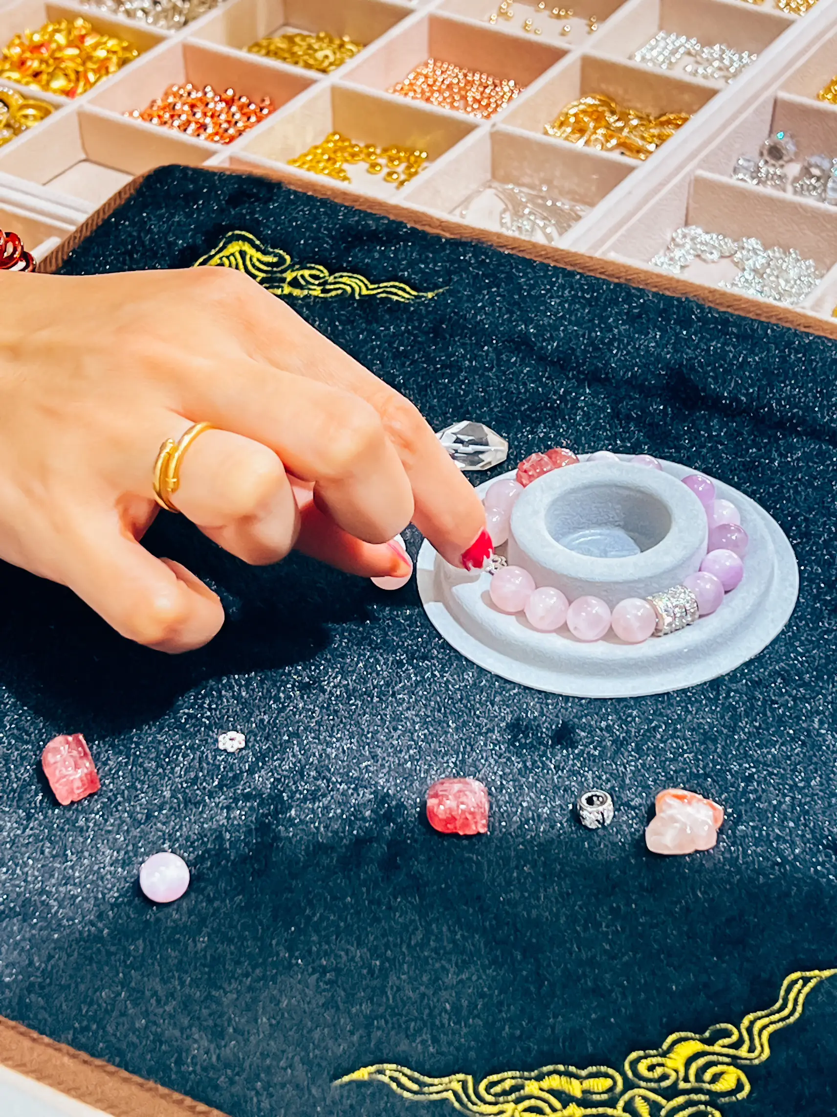 You can DIY your own crystal bracelet store🫶