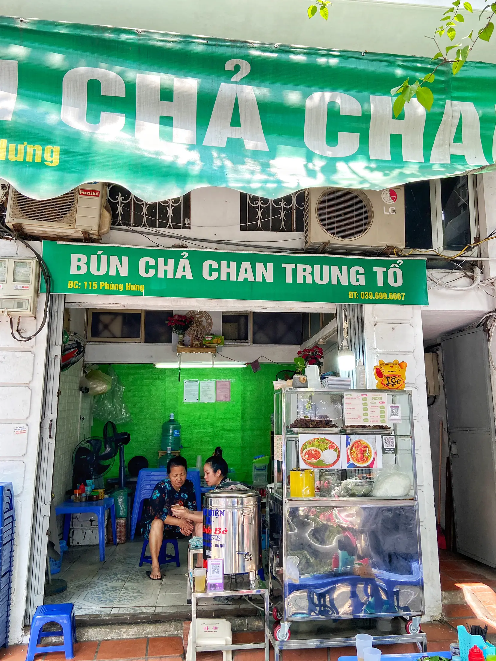 Thông tin về các quán bún chả Phùng Hưng tại Hà Nội