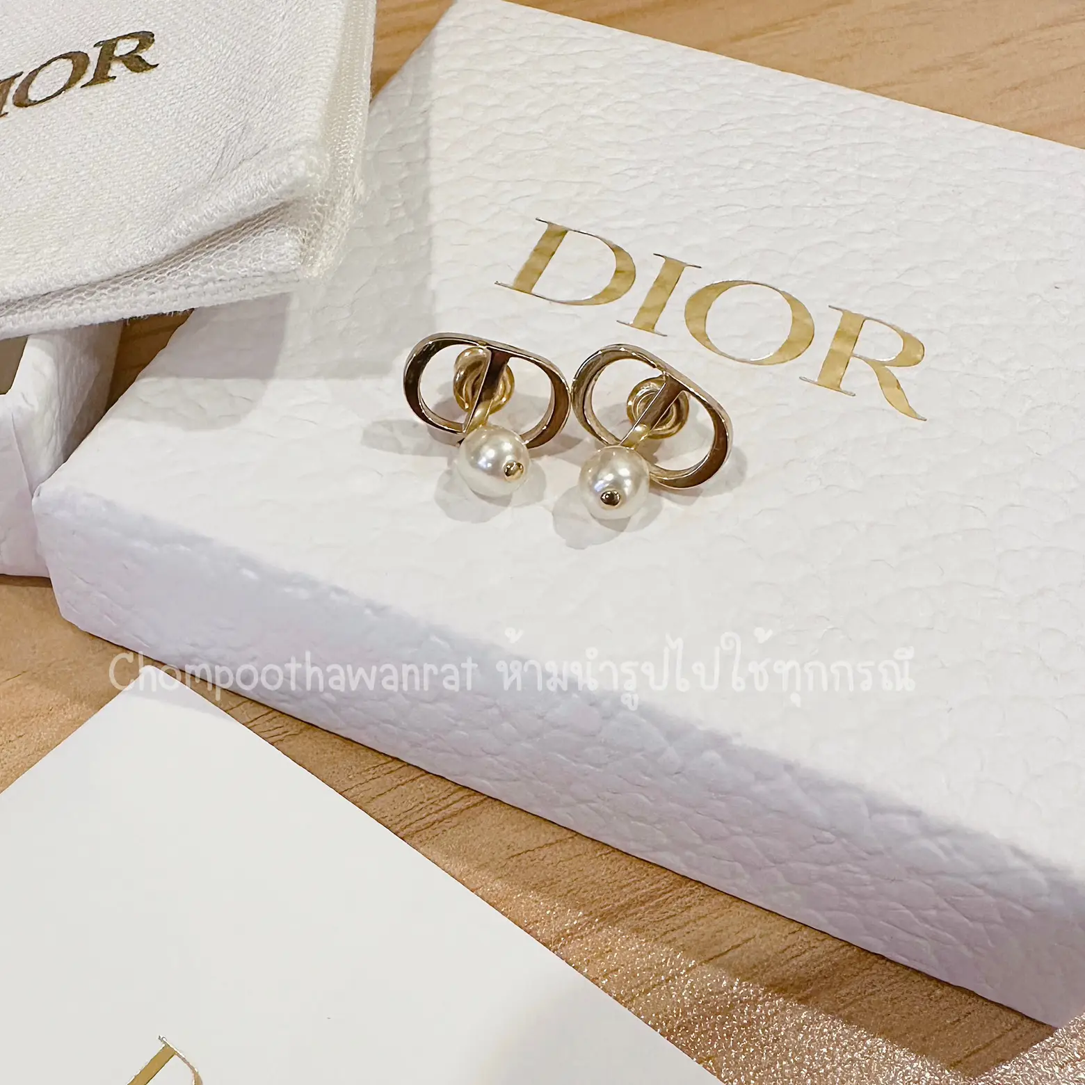 ต่างหู Dior✨เรียบหรู คู่ใจ ใส่ยังไงก็ไม่เบื่อ | Gallery ต่างหู Dior✨เรียบหรู คู่ใจ ใส่ยังไงก็ไม่เบื่อ | Gallery