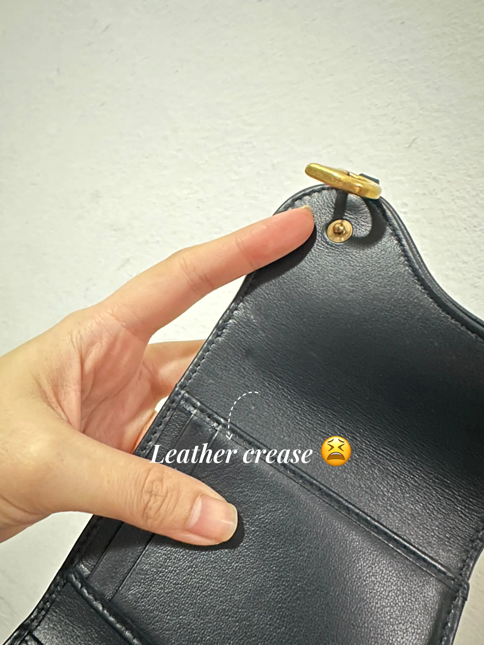 Crease in 3-day old Epi Leather Pocket Organizer. Is it normal or i should  return this one? : r/Louisvuitton