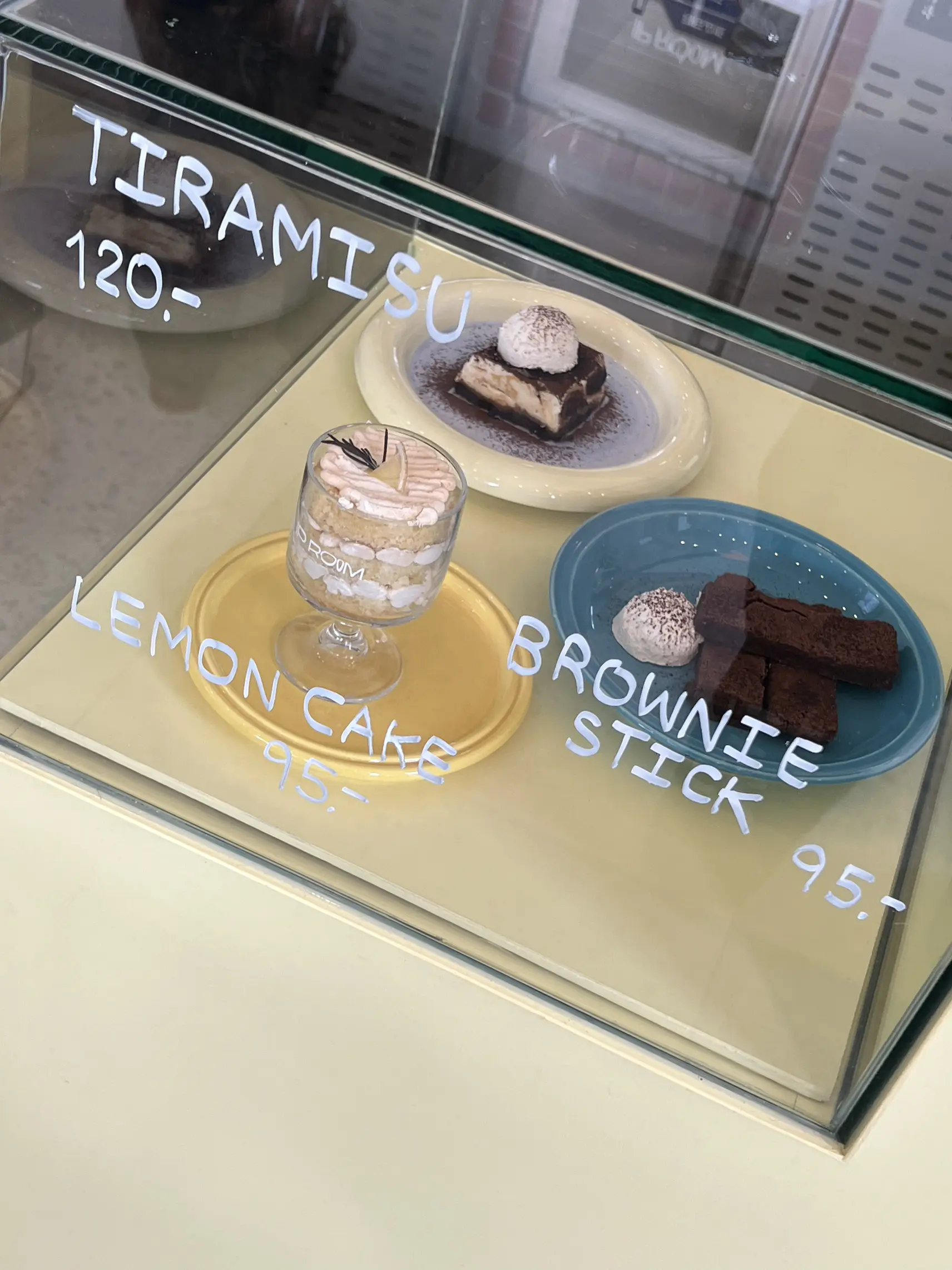 คาเฟ่เกาหลีสดใส สุดคิ้วท์ย่านสะพานควาย - IP Room 📺 | แกลเลอรีที่โพสต์ ...