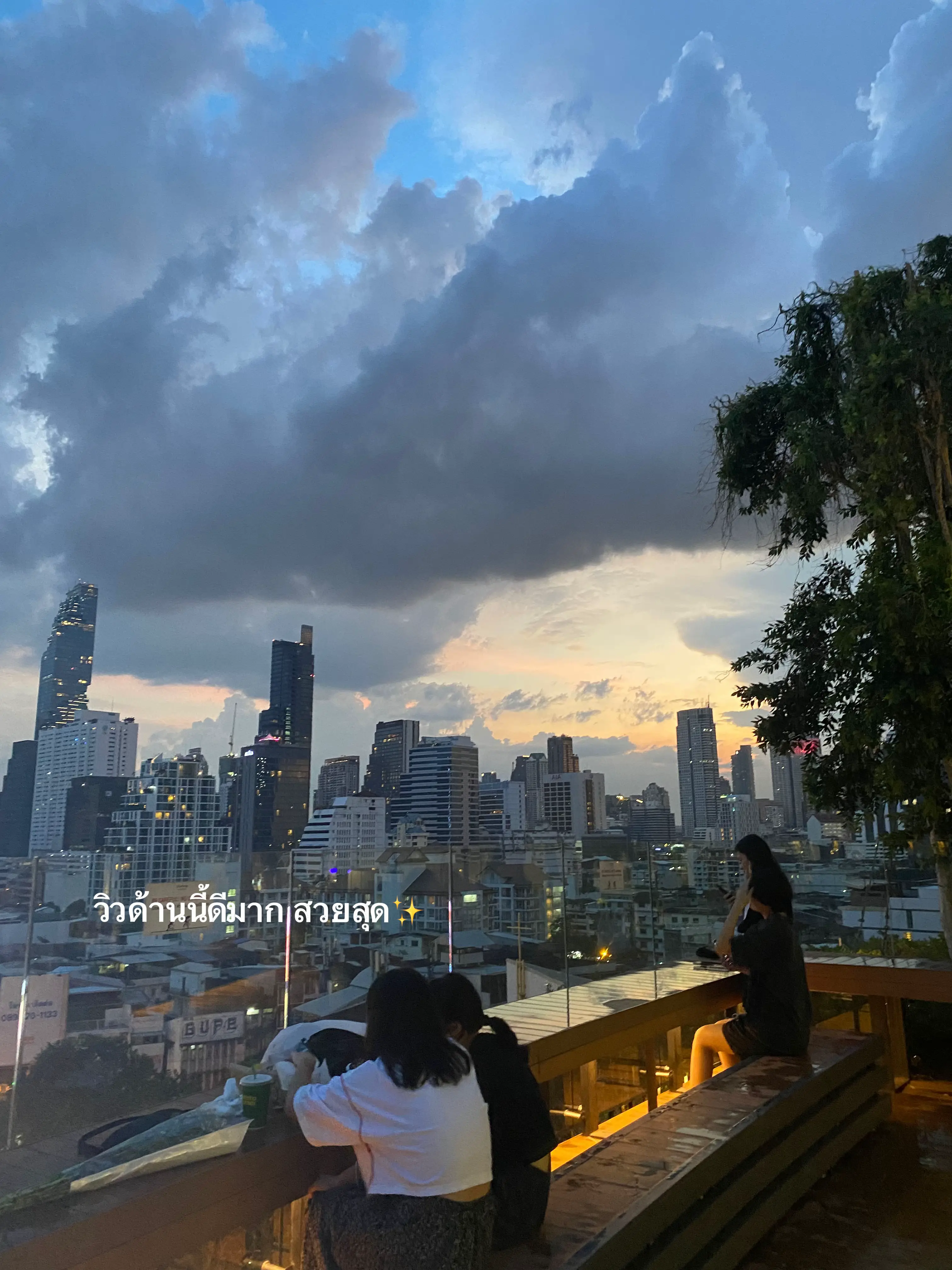 絵画〜夕暮れのスカイツリーを眺めて♫