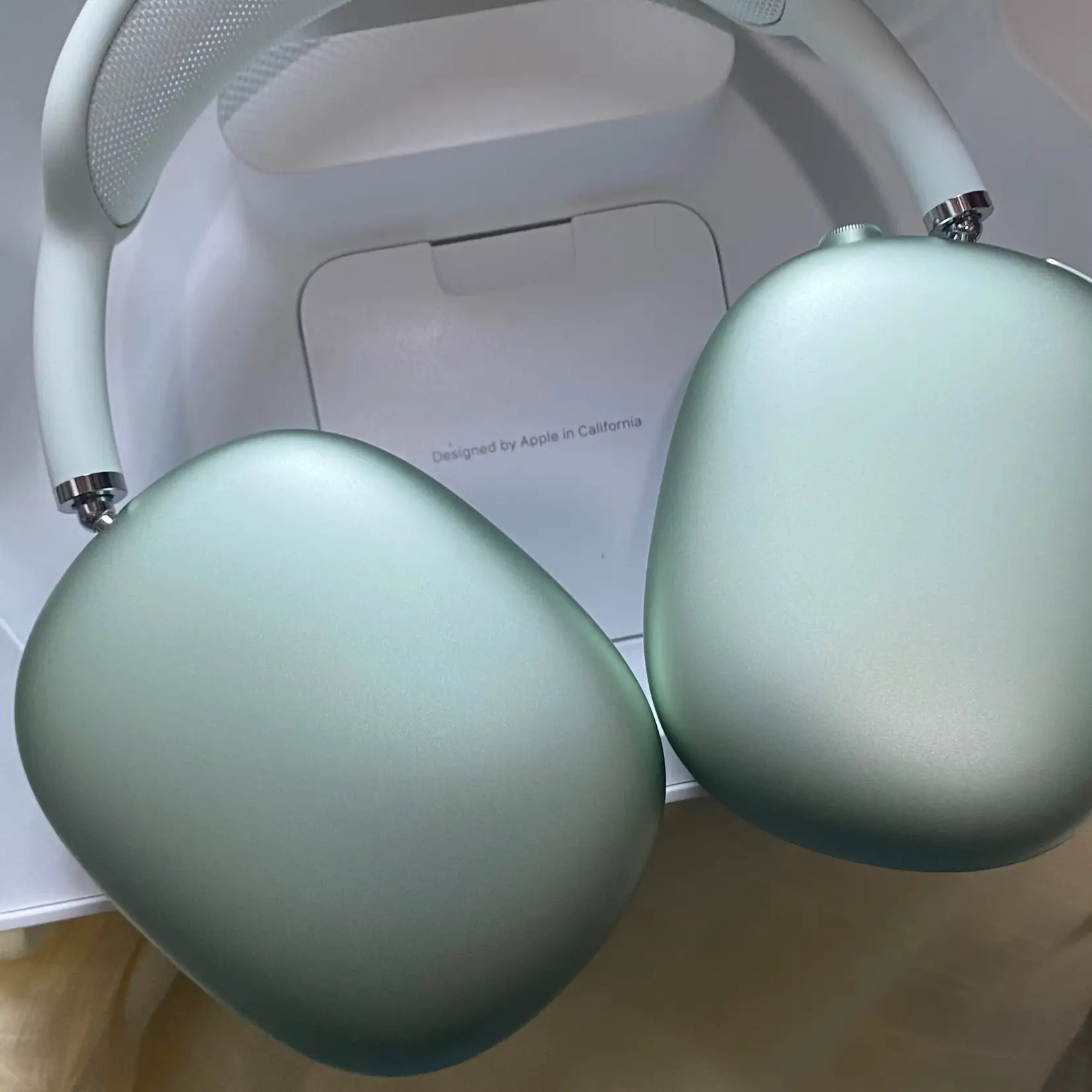 Airpods Maxはグリーン色です。 🍀☘️💚🍡 | ✨Boattycinnamonが投稿したフォトブック | Lemon8