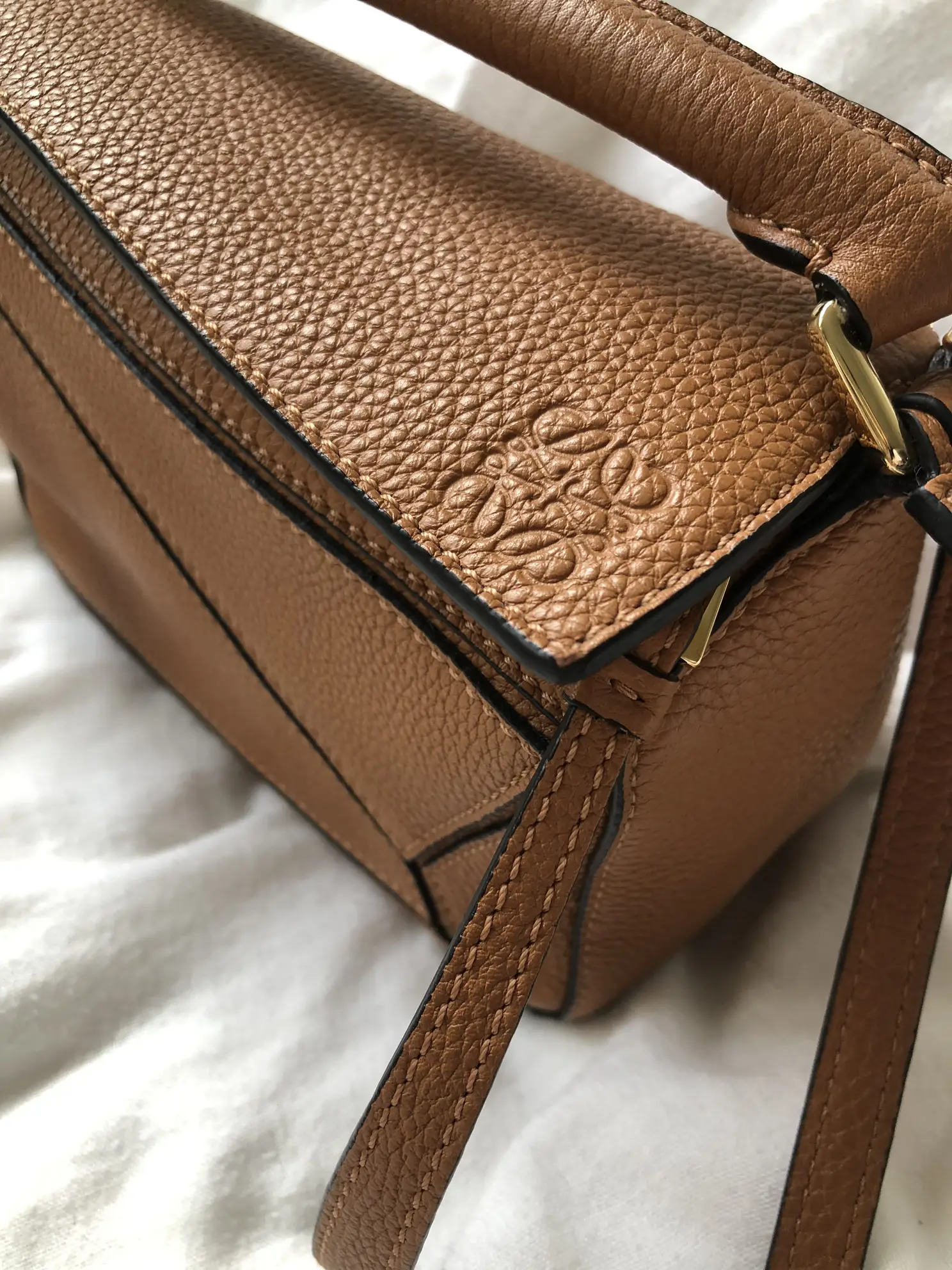 What s in my Loewe puzzle bag Gallery posted by Patchat Lemon8