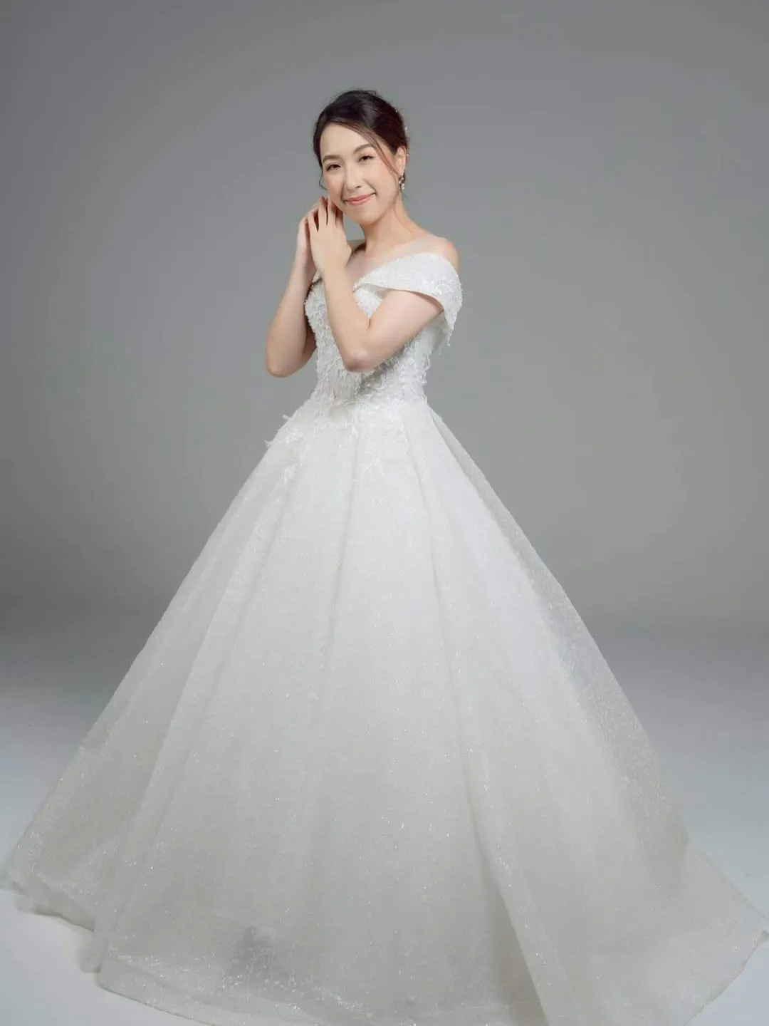 Korean wedding hot sale dress rental