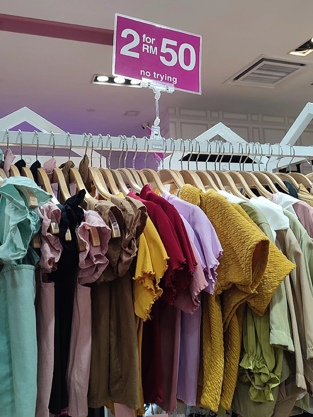 Cheapest Clothes In Sunway Pyramid Galeri disiarkan oleh elysianbooksish Lemon8