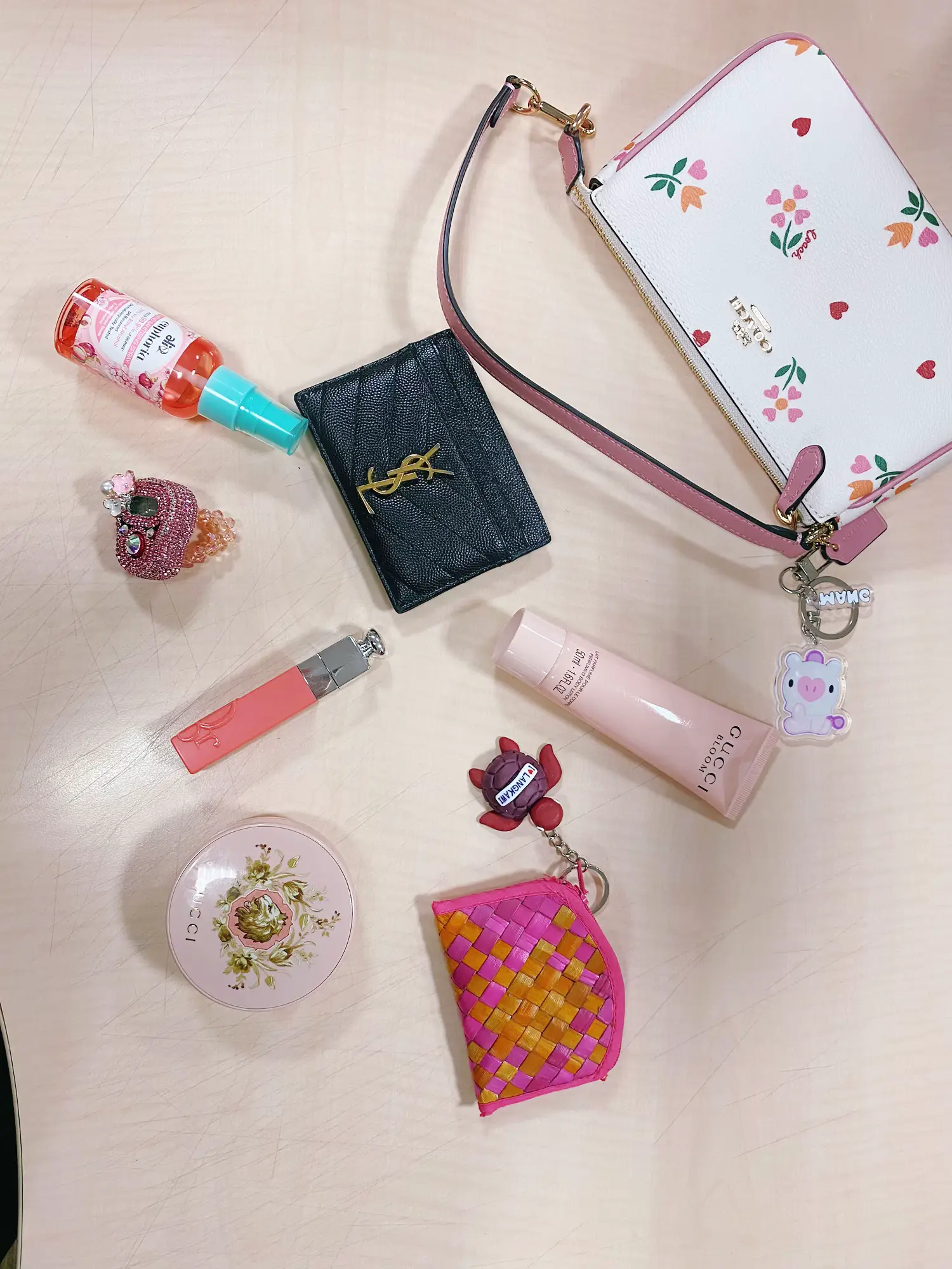 suzuka on Instagram: Things in my bag ❤︎ #mybag #mybags #whatsinmybag