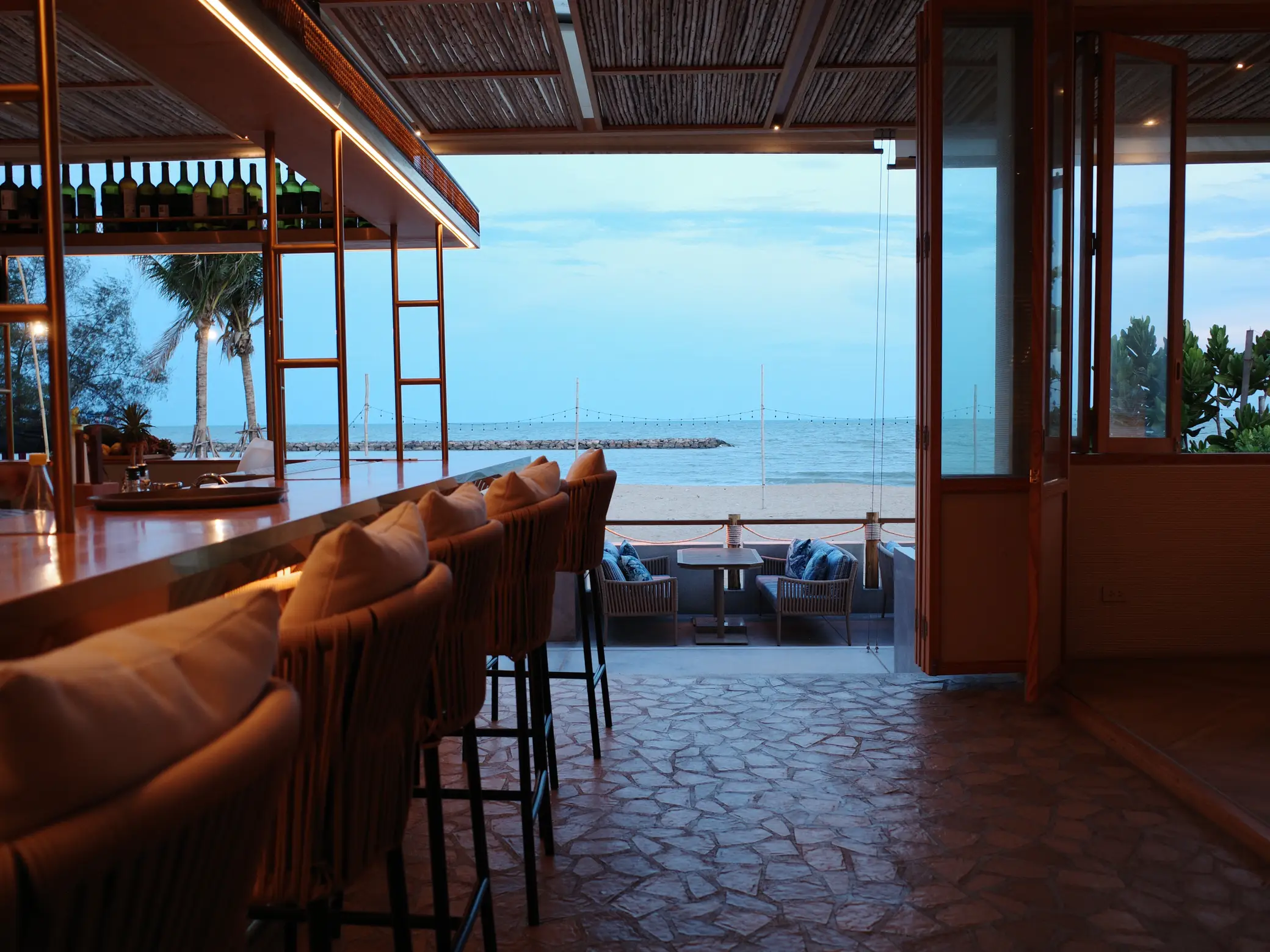 Sand Beach Club | แกลเลอรีที่โพสต์โดย Alfurkon Samae | Lemon8