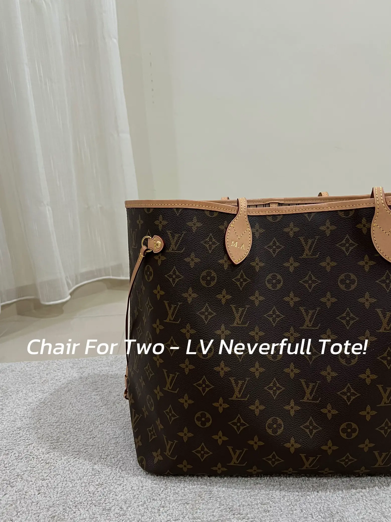 Louis Vuitton Neverfull - A full review on this timeless tote + photos!