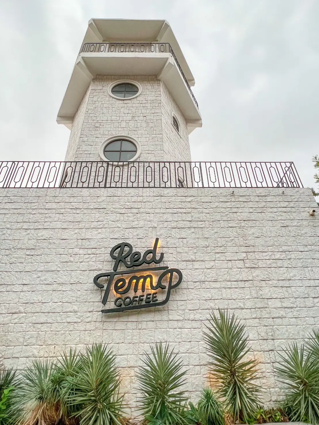 Red Temp พาเที่ยวคาเฟ่วิวสวยที่สุดในบางแสน | Red Temp coffee 🏰 | แกลเลอรีที่ ...