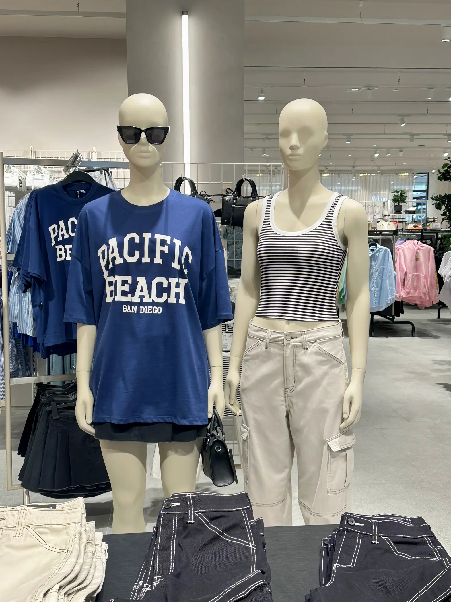 H & m outlet in pacific mall