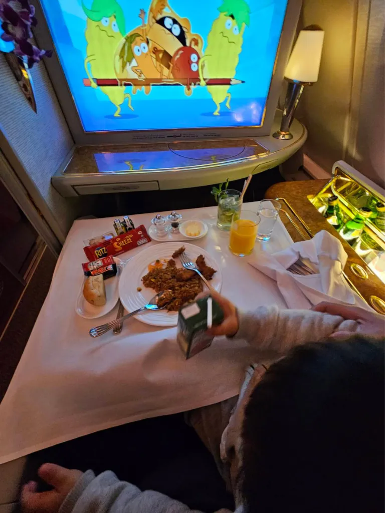 Flying First Class with Emirates ️ แกลเลอรีที่โพสต์โดย MimiLovesLuxe