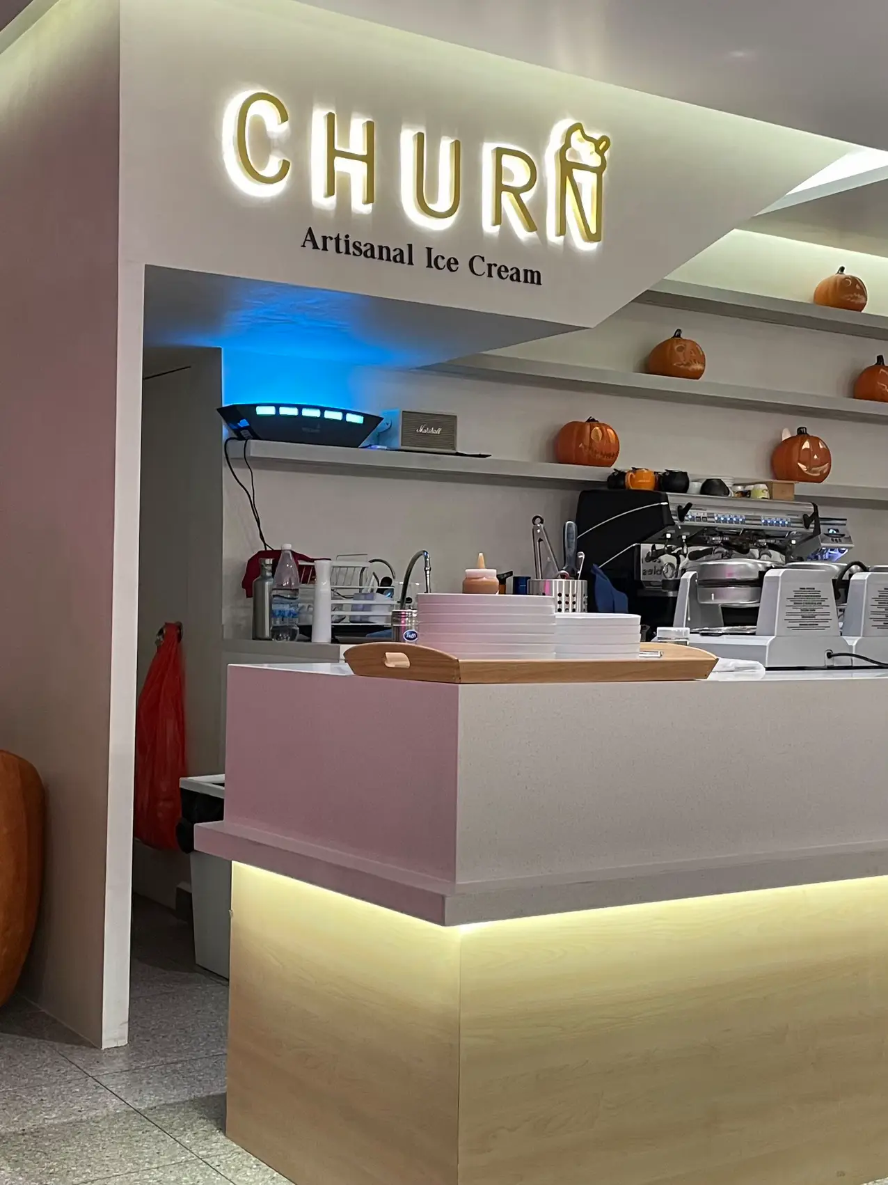 Churn gelato ice cream ( uptown ) Galeri disiarkan oleh Sleepybear