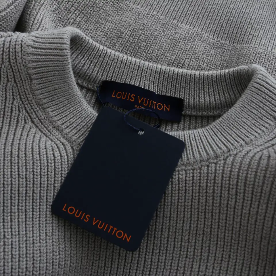 正版現貨限量版Louis Vuitton LV 男裝Authentic Lv Friends Teddy Puppet Sweater Black,  名牌, 服裝- Carousell
