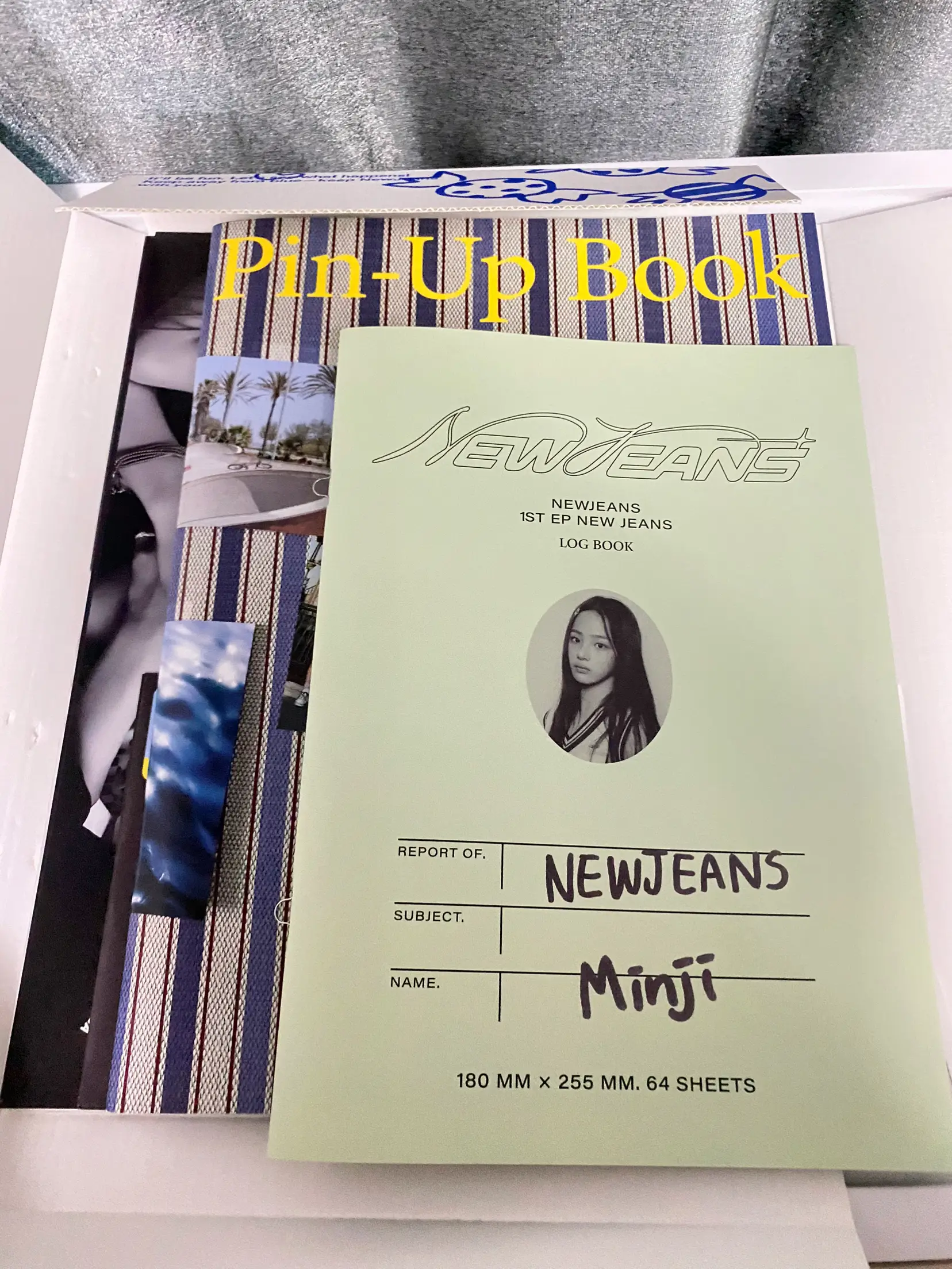 NewJeans- 1st EP 'New Jeans' [Bluebook Ver]