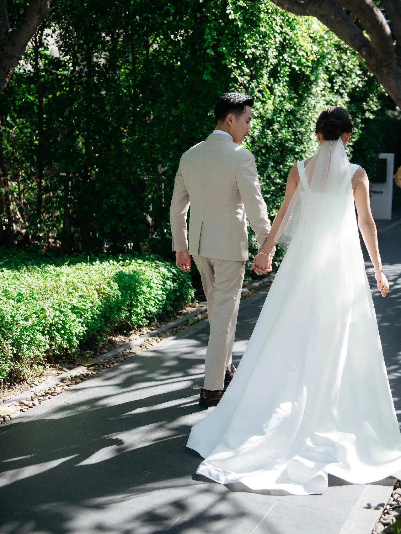 Minimalist Bridal Dress. Pretty Chic. Statement just 5, xxx. ❤️ | Gallery  posted by lolyploy | Lemon8