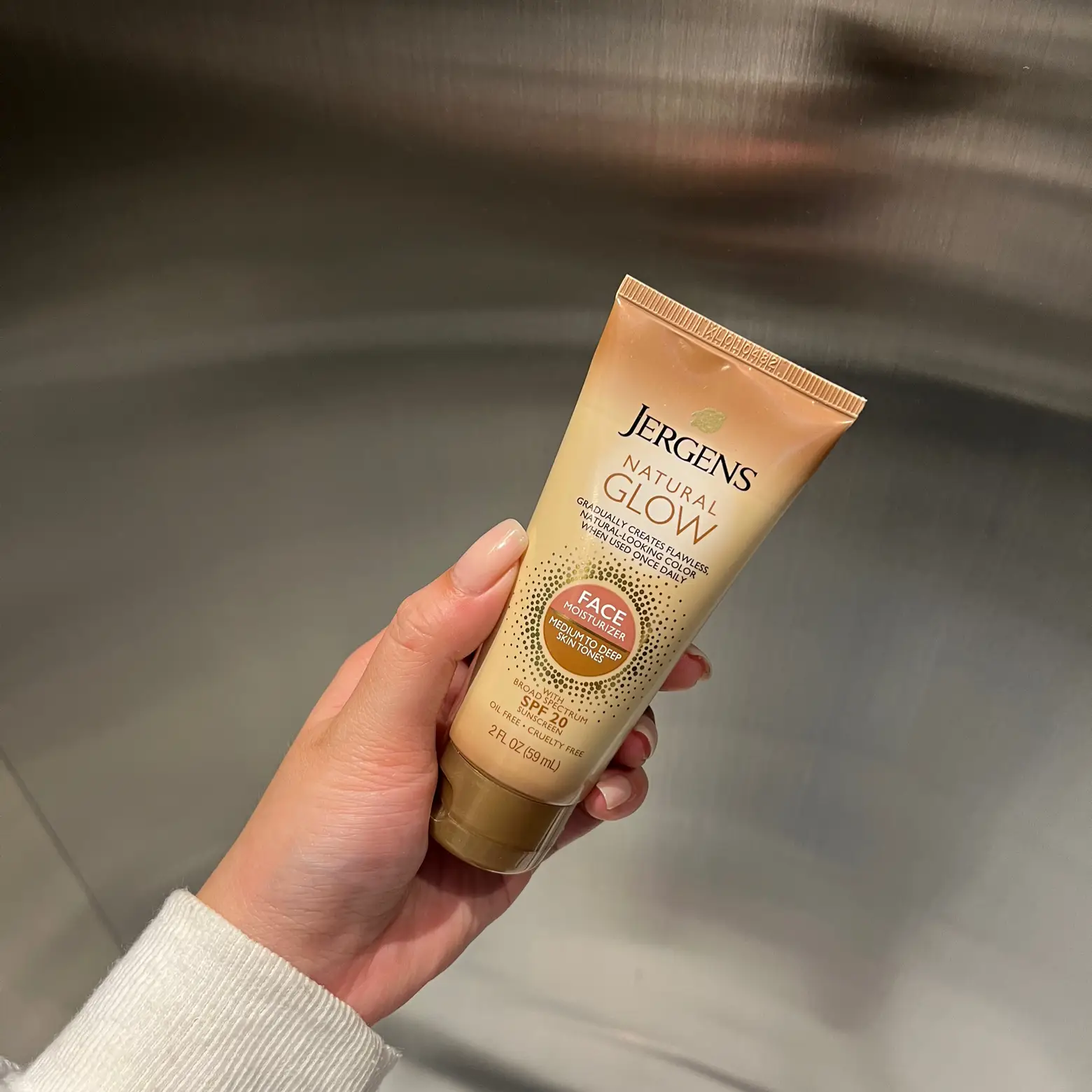 รีวิว Jergens Face Tan Lotion | แกลเลอรีที่โพสต์โดย nadia__lilia | Lemon8