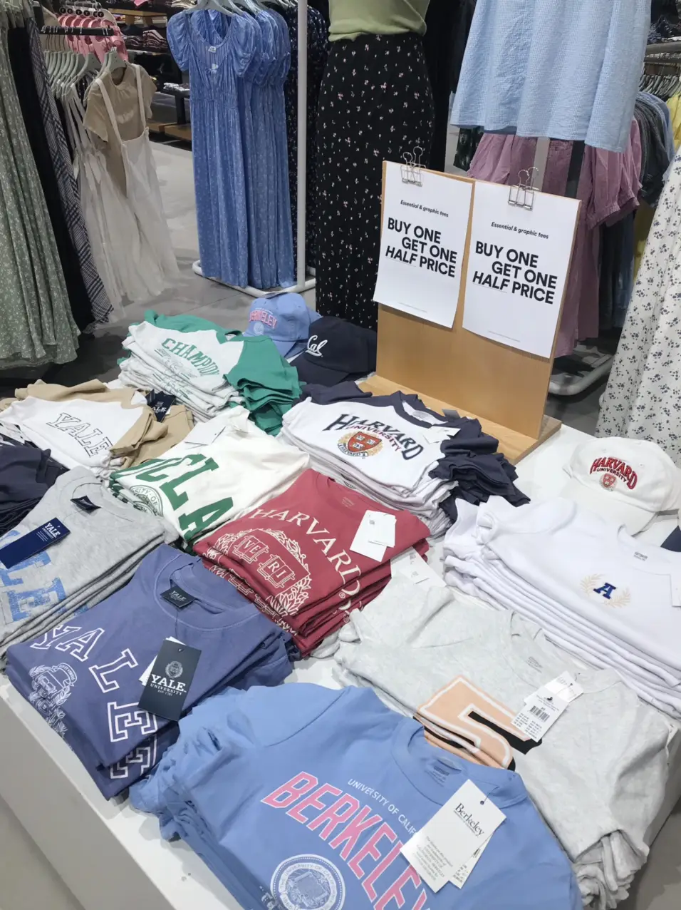 COTTONON ช่วงซัมเมอร์ น่ารักจนใจเจ็บ 🏄🏼‍♀️🌞 แกลเลอรีที่โพสต์โดย