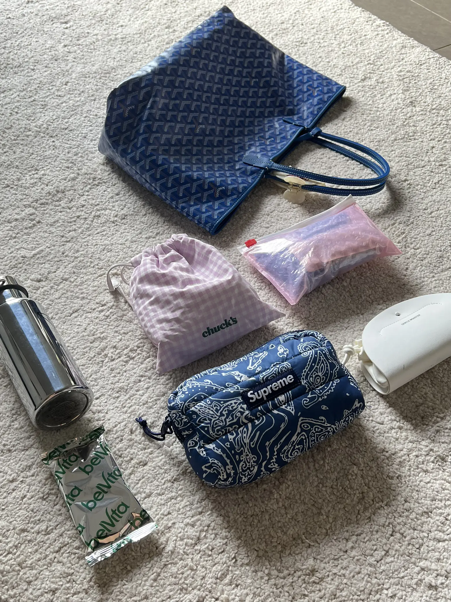 diaper bag - everything in my bag and how to keep goyard tote organized