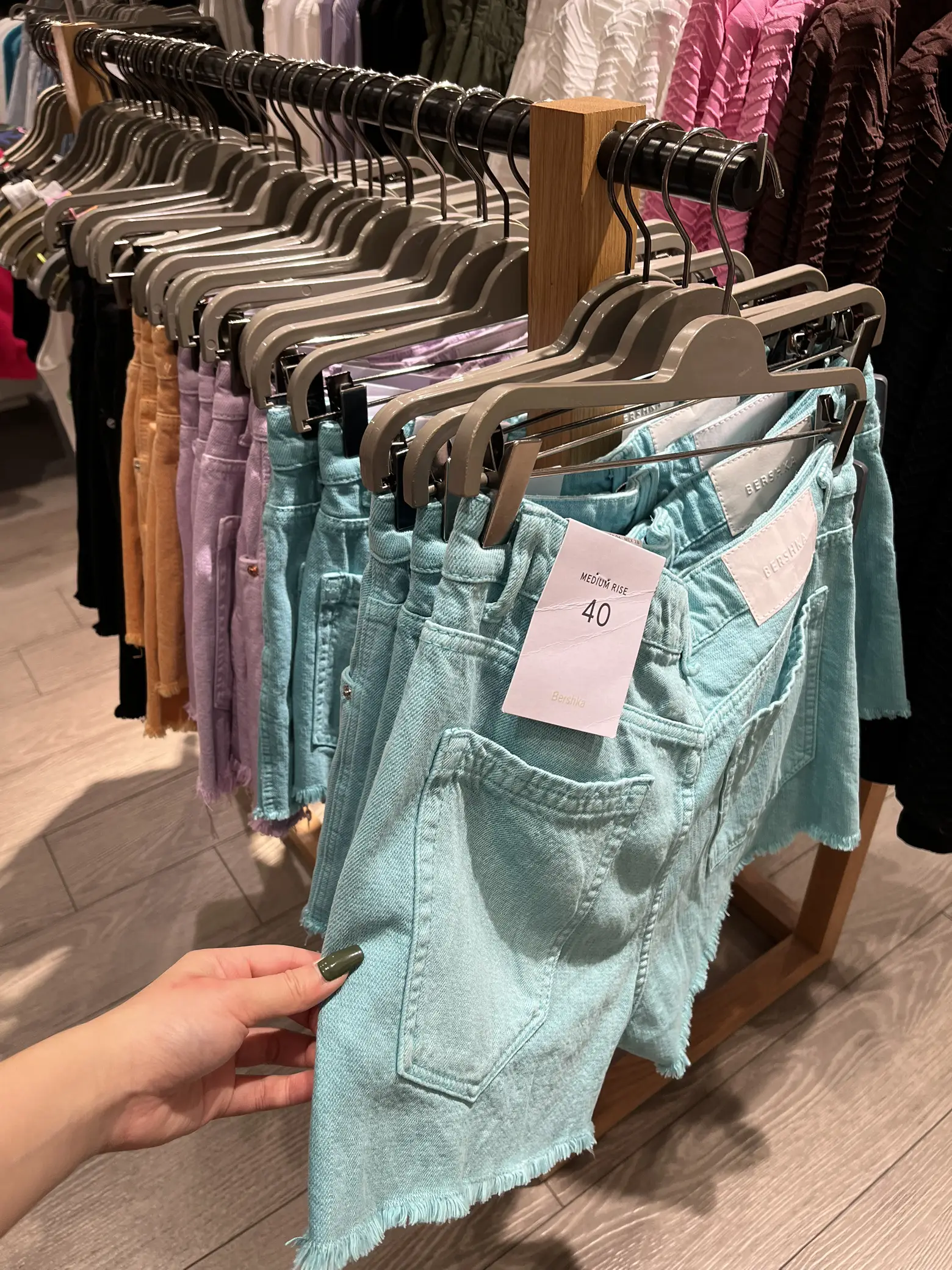 REVIEW แบรนด์ Bershka จากสเปน มีสาขาเดียวในไทย แกลเลอรีที่โพสต์โดย