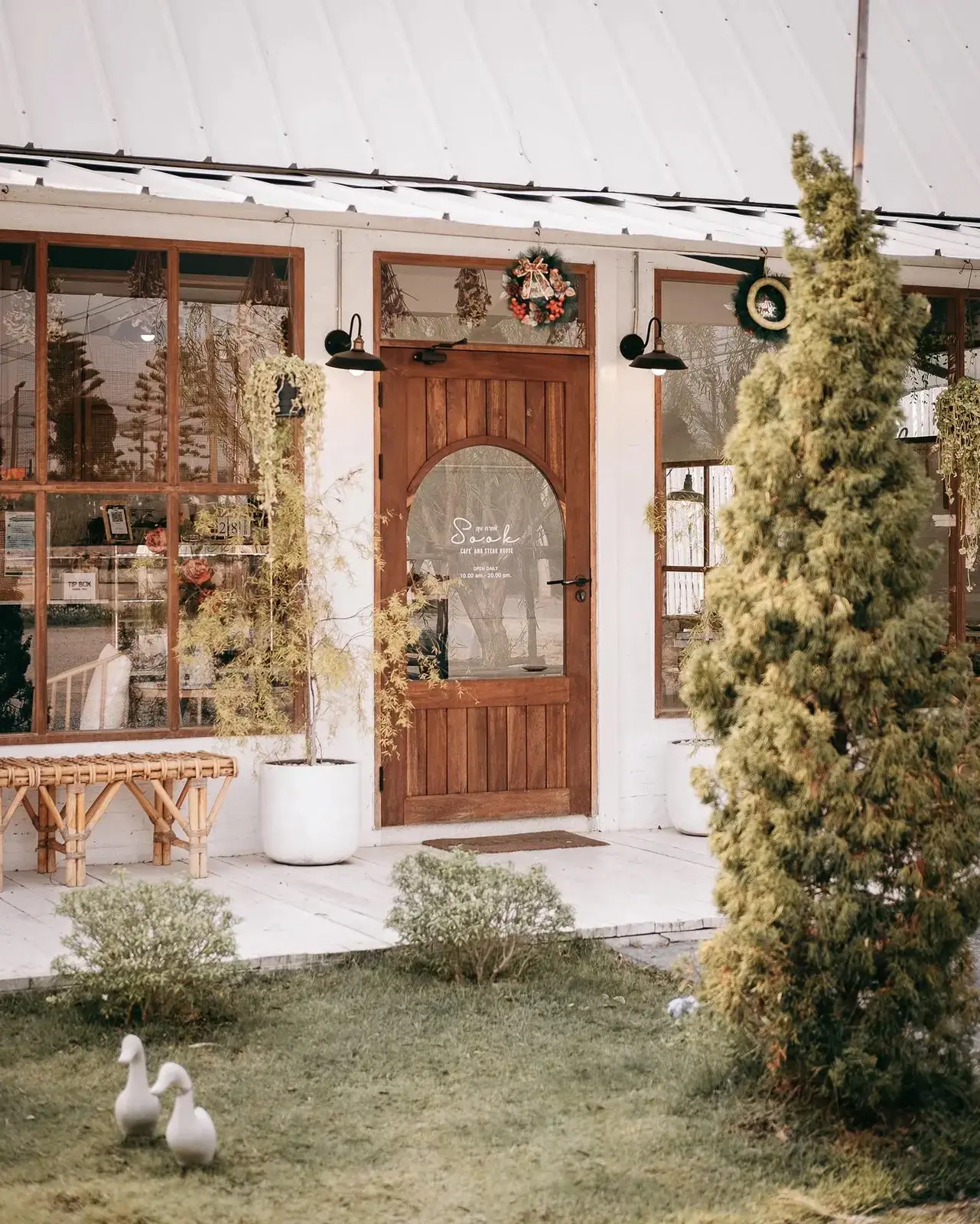 Sook café and Steak house คาเฟ่สมุทรสาคร มุมถ่ายรูปเพียบ แกลเลอรีที่โพสต์โดย Rattomarty Lemon8