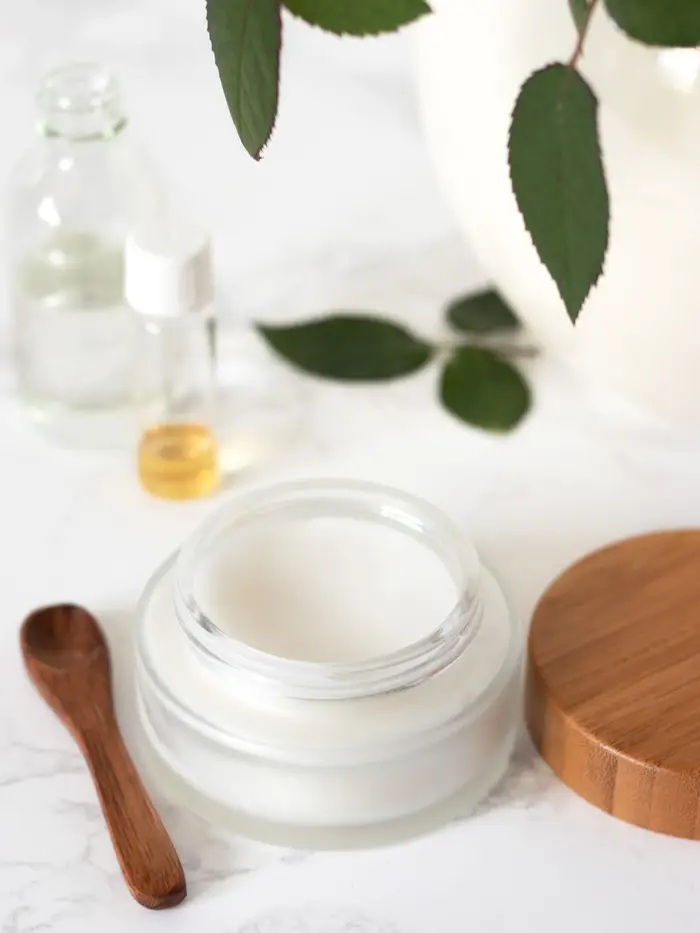 DIY Moisturizing Overnight Face Mask for Dry Skin แกลเลอรีที่โพสต์โดย YourHerb's 🌿 Lemon8