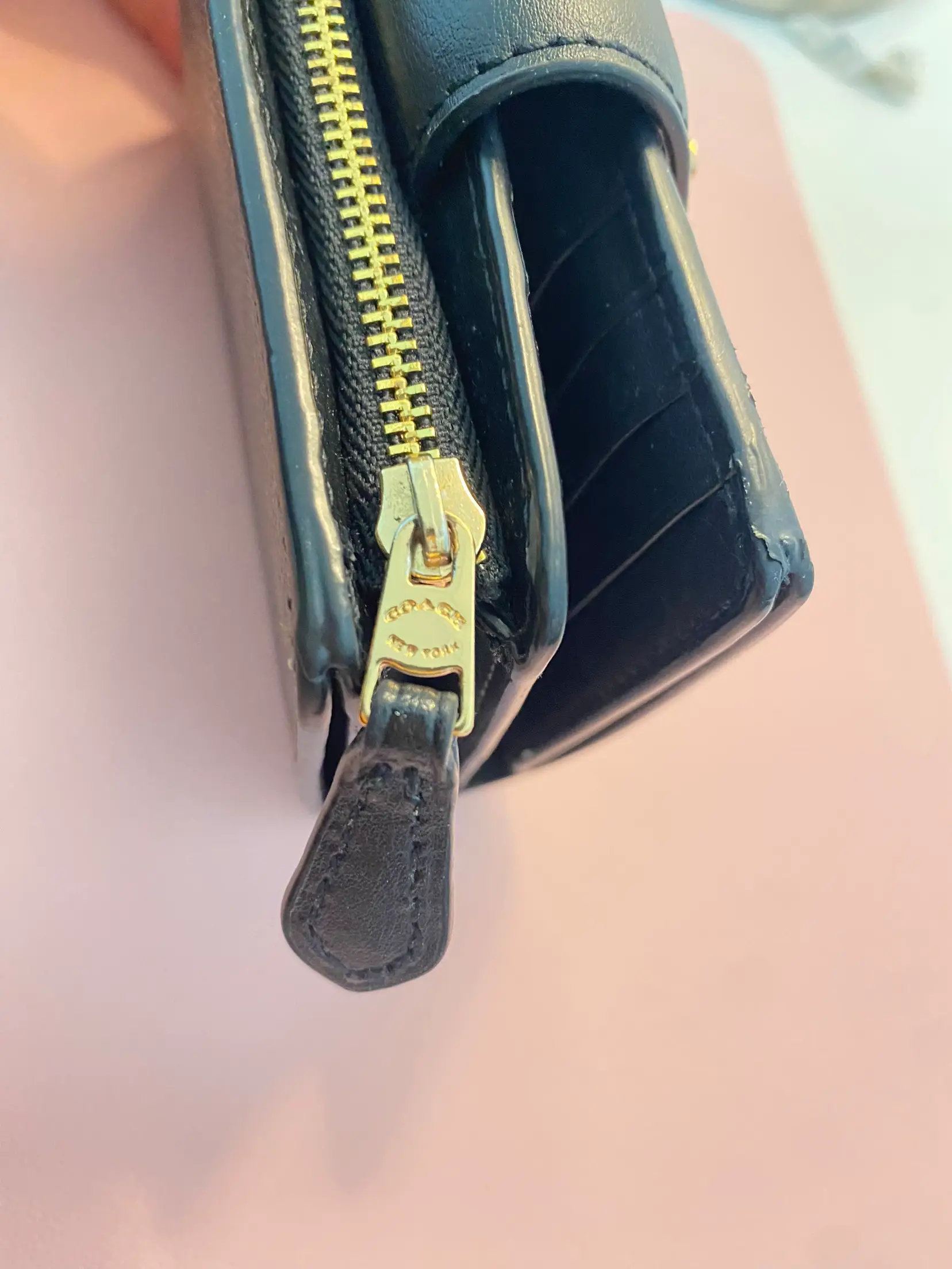 Medium strap wallet in Grained calfskin