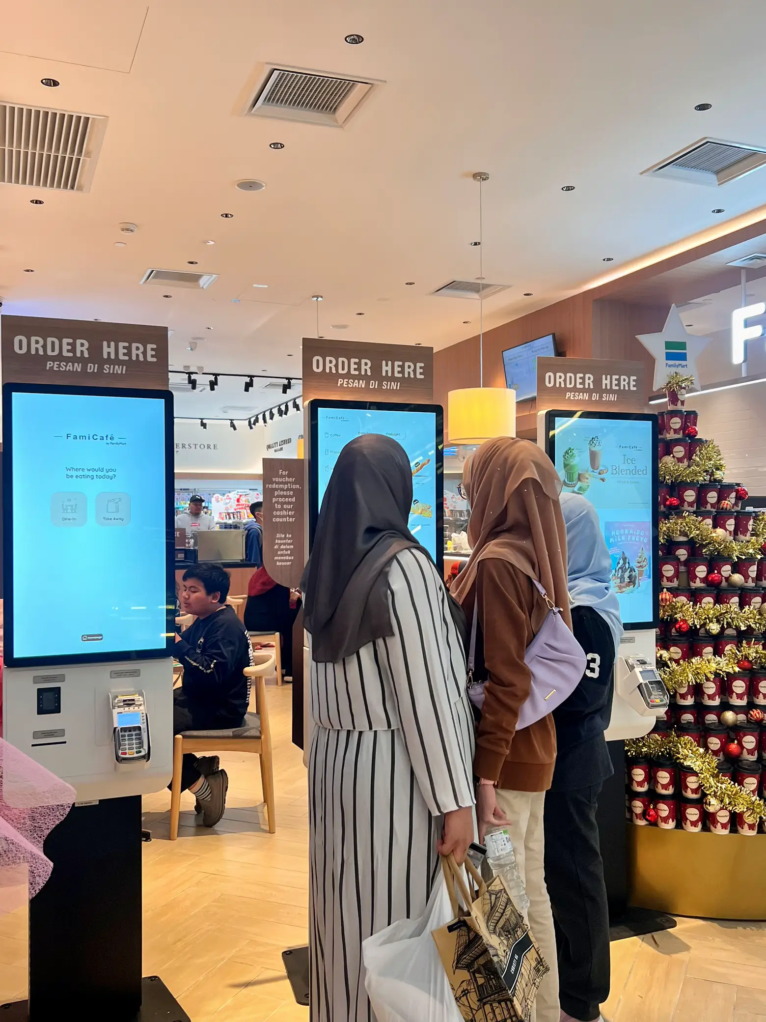The First FamilyMart Cafe @ FamiCafé🍴 | Gallery posted by Caris | Lemon8