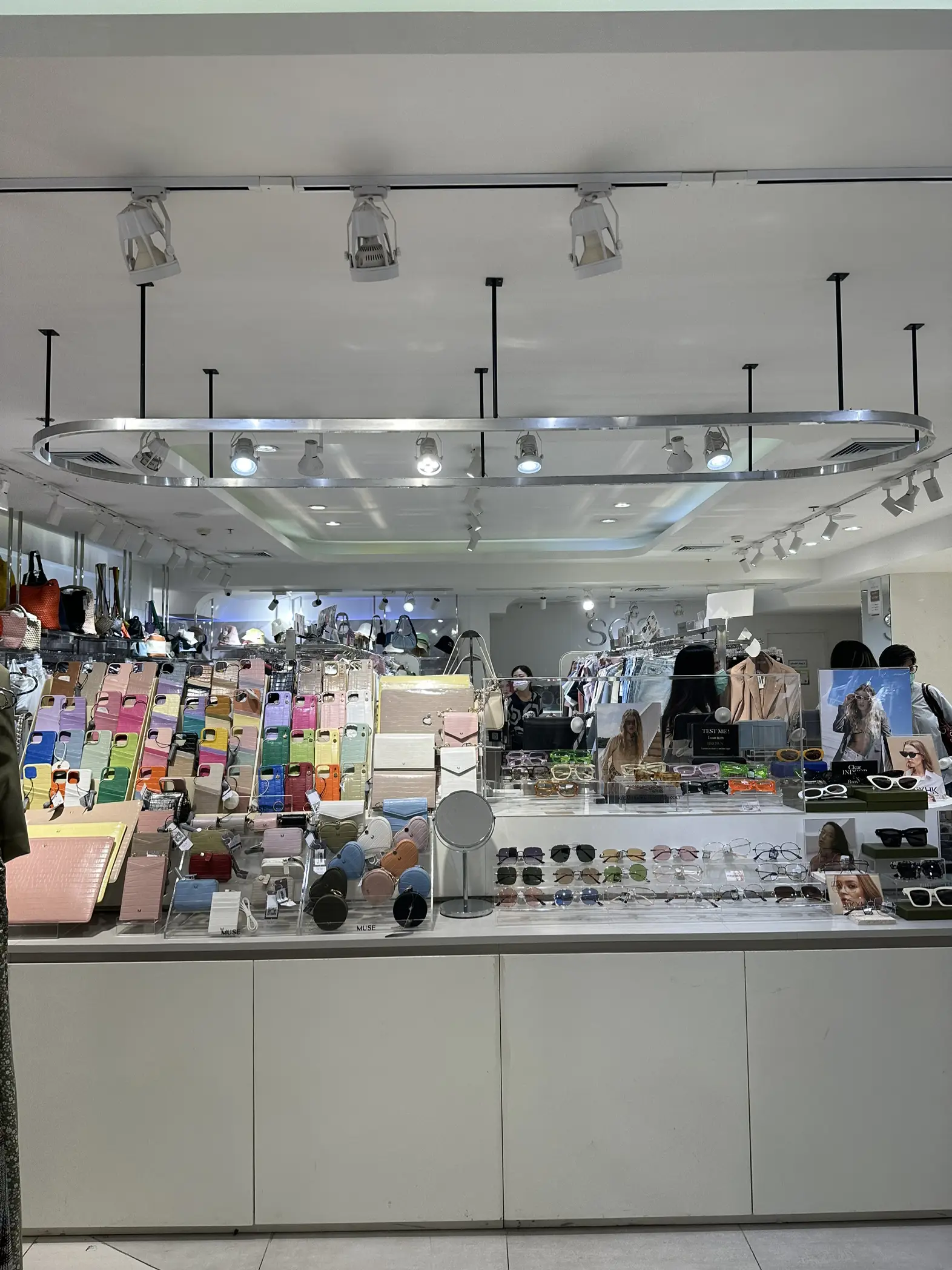 ⭐️พาส่องช็อปใหม่ COS EMQUARTIER🫶🏼 | แกลเลอรีที่โพสต์โดย POND'🍞 | Lemon8
