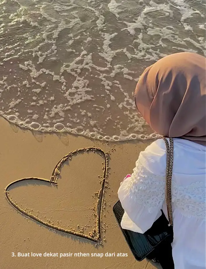 beach-pose-ideas-edit-carian-lemon8