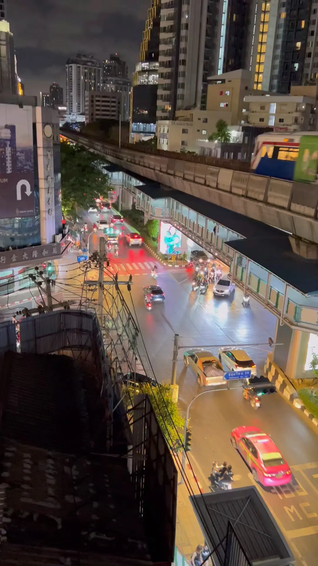 Tt rooftop BTS ทองหล่อ | วิดีโอที่เผยแพร่โดย แบกงานเที่ยว | Lemon8