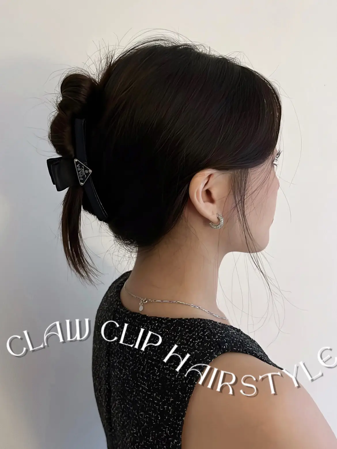 Flower Claw Clip Hairstyle 🌸🖤 Gather hair into a low ponytail. On the  final pull through, stop half way to create a mini loop. Cre